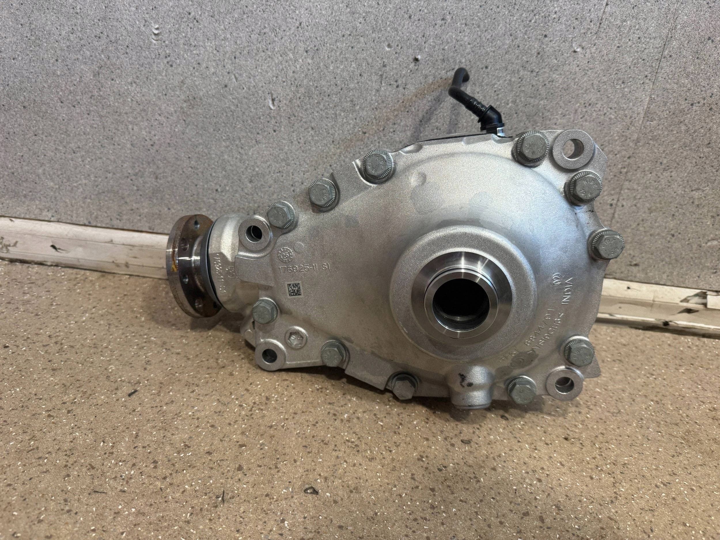 Diferencial delantero BMW Serie 7 G70 8896274 usado