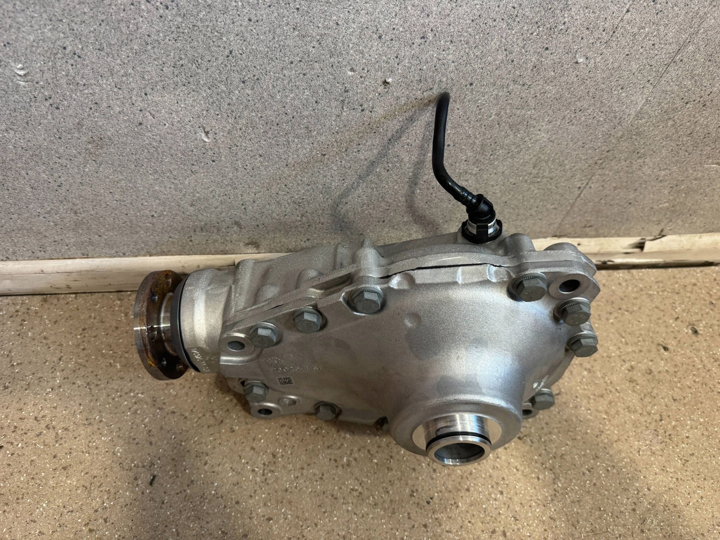 Diferencial delantero BMW Serie 7 G70 8896274 usado 4