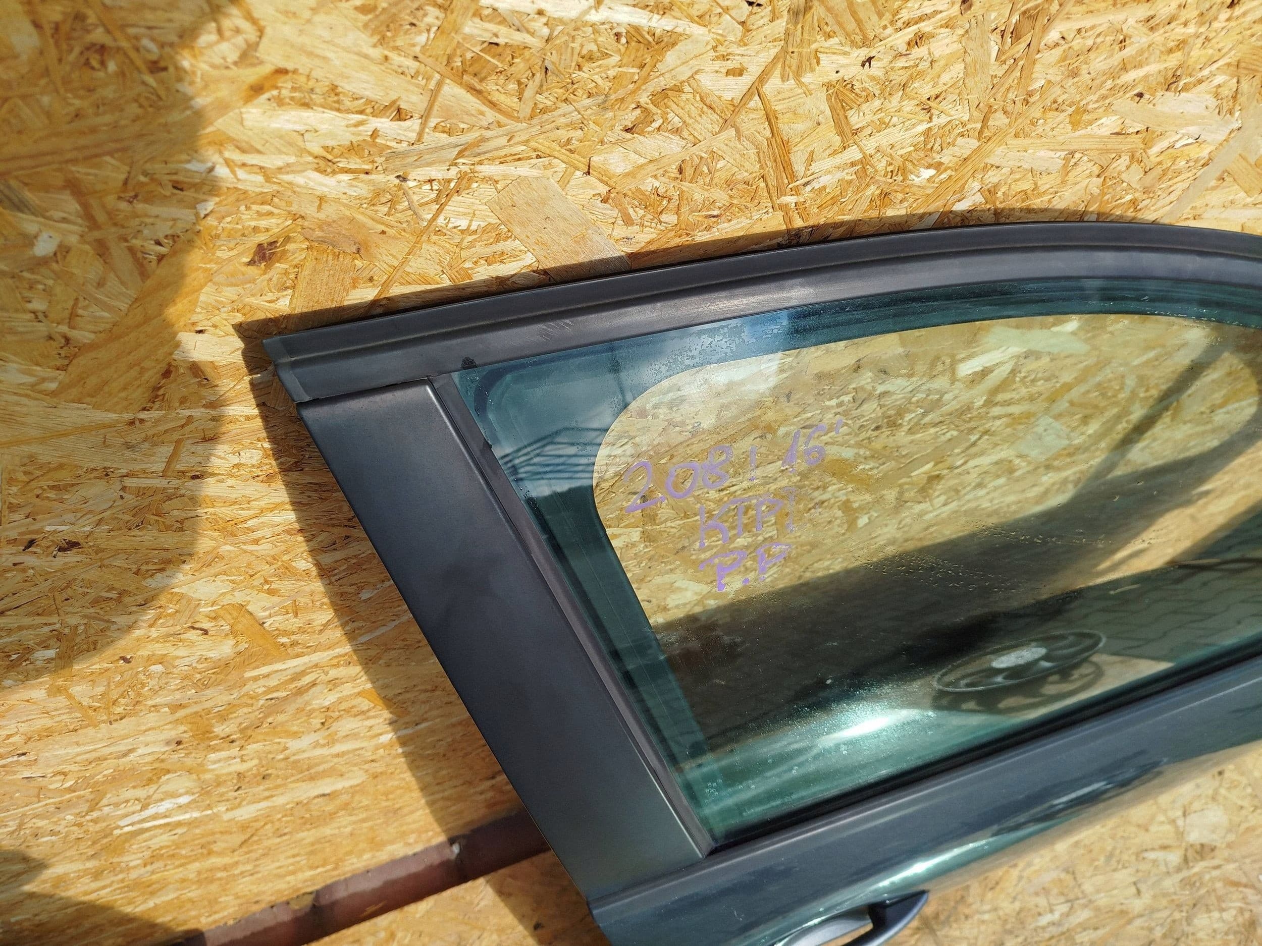 Puerta Delantera Derecha Ktpd para Peugeot 208 I usado 7