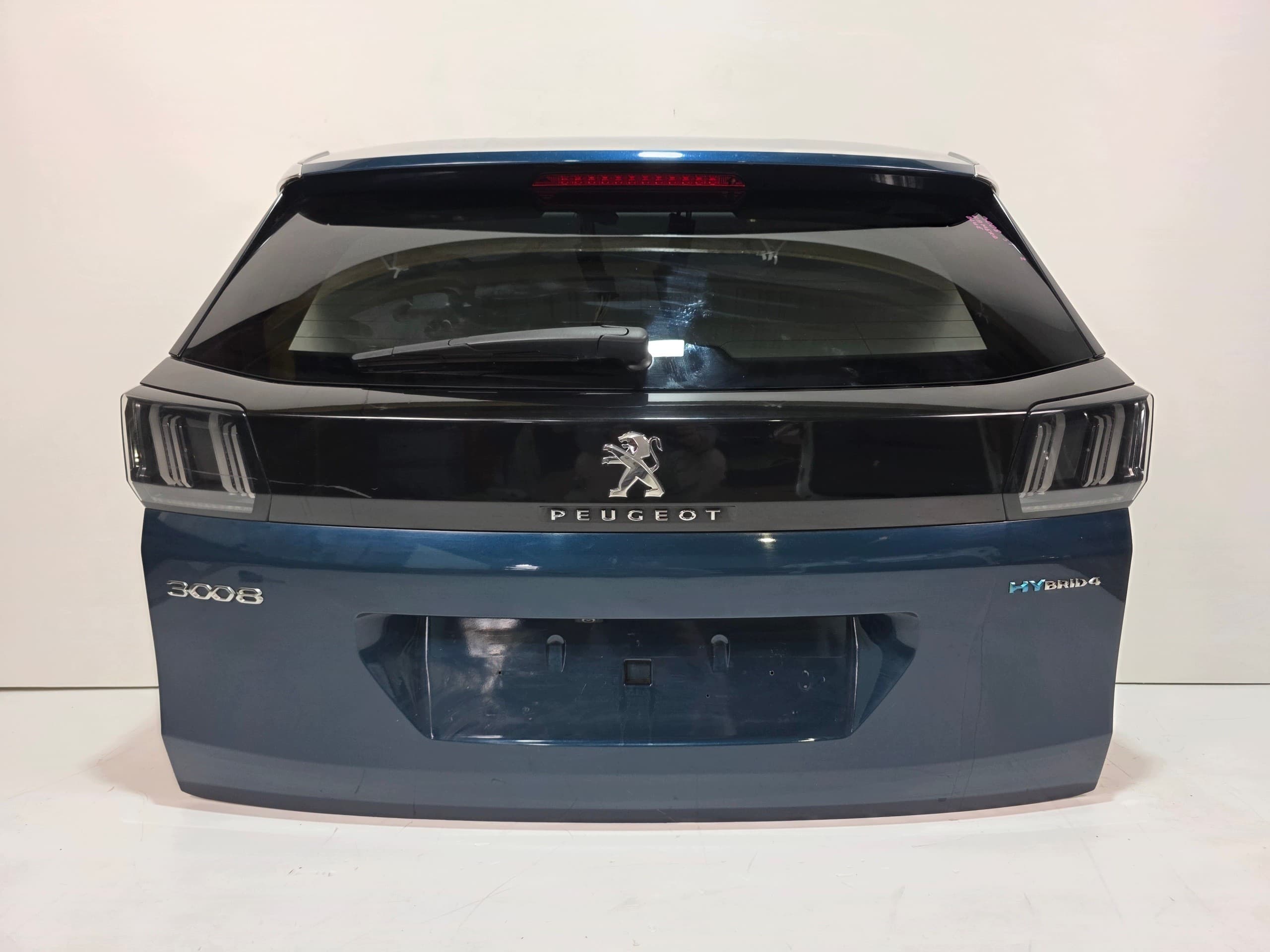 Tapa trasera Peugeot 3008 II con cámara usado