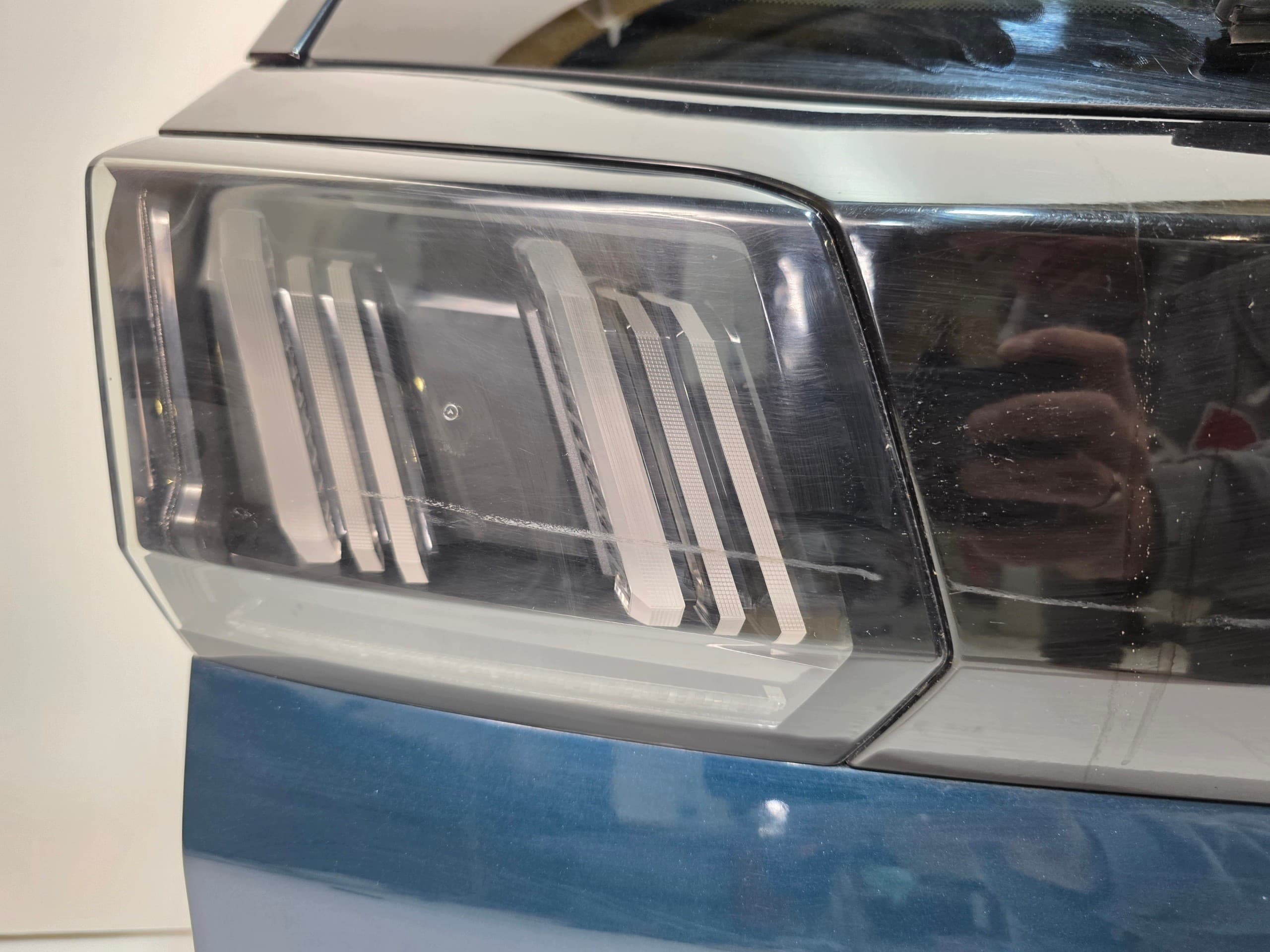 Tapa trasera Peugeot 3008 II con cámara usado 4
