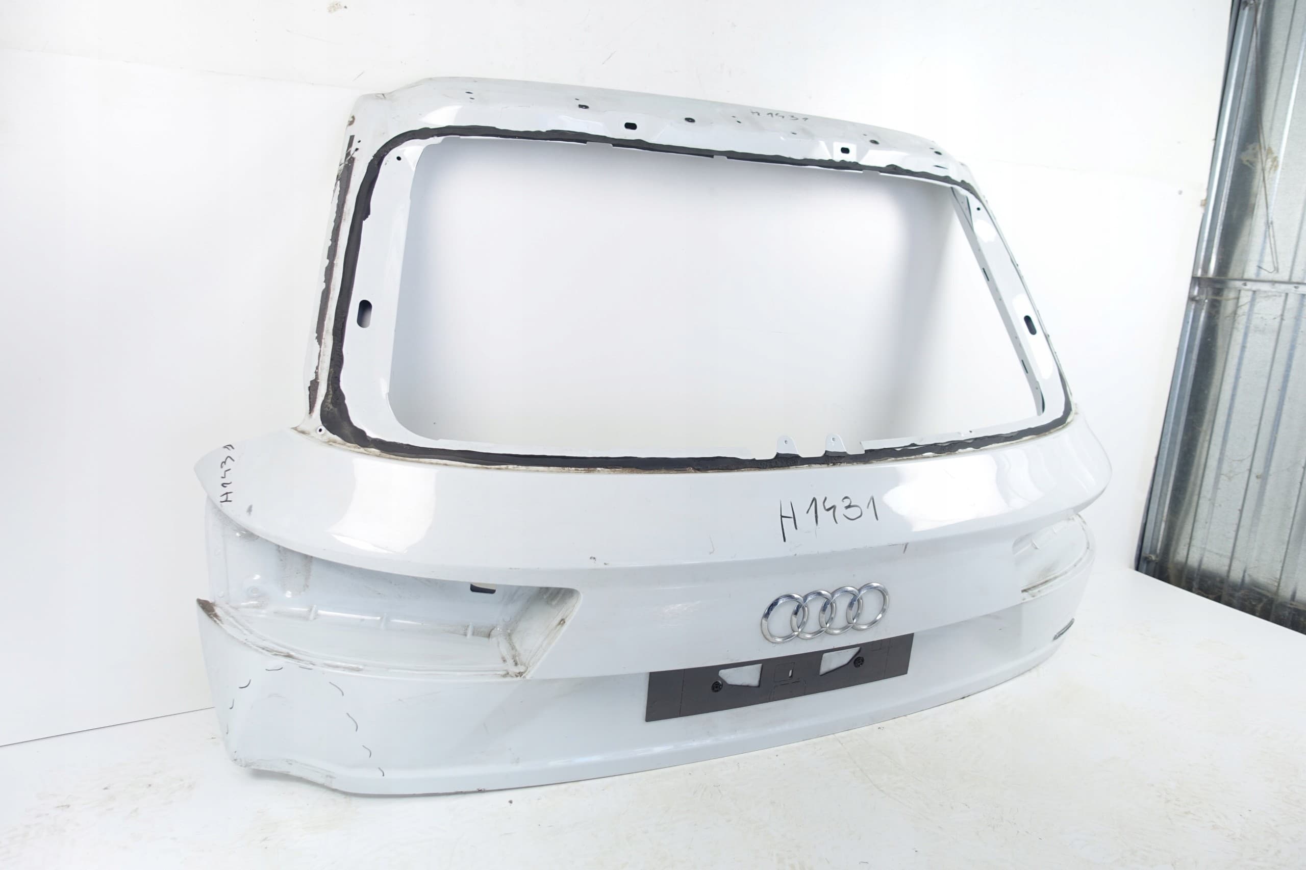 Audi Q7 4M0 2015- Tapa del maletero trasera usado 2