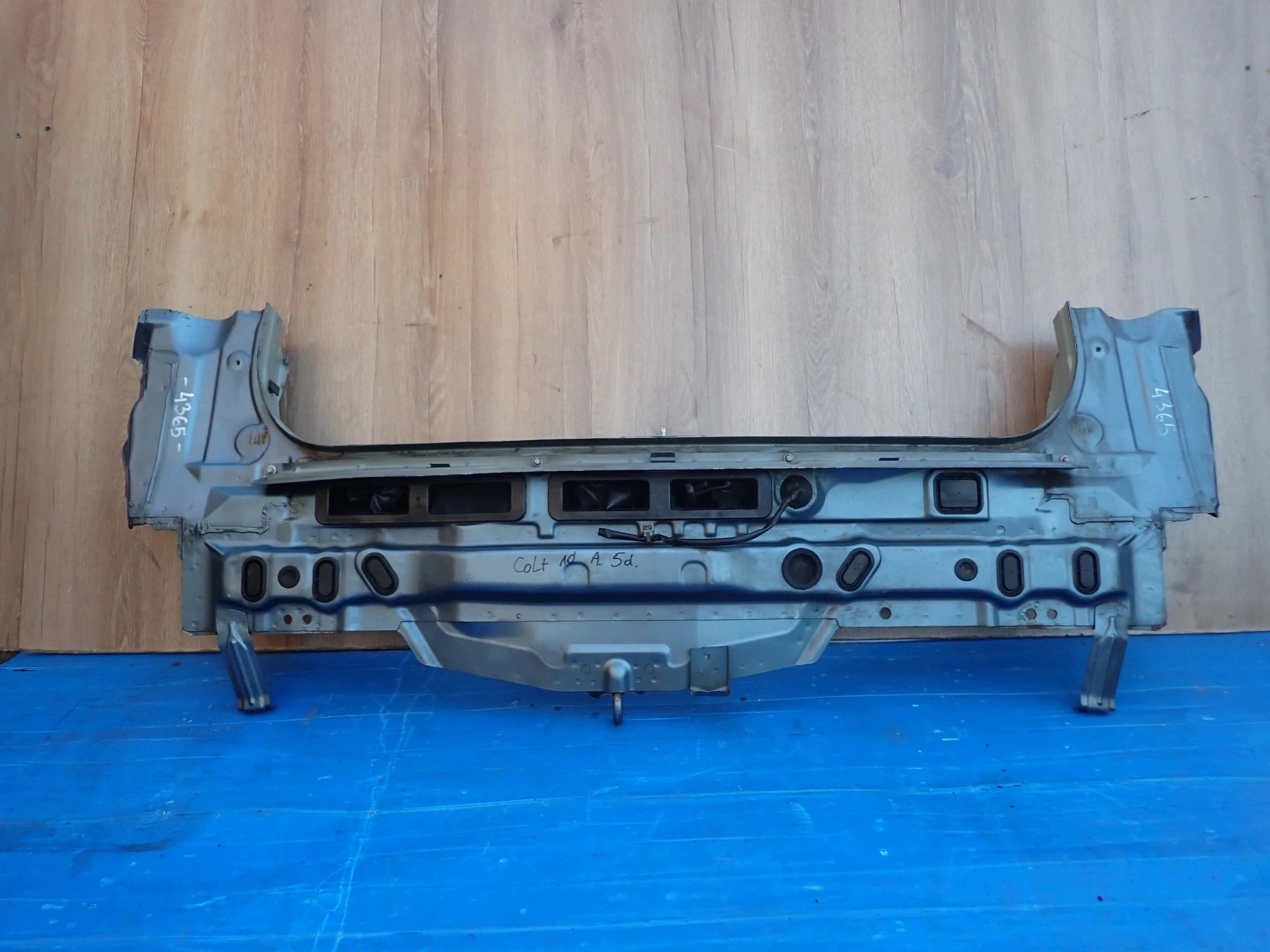 Cinturón Trasero Mitsubishi Colt 5 puertas 09-12 usado