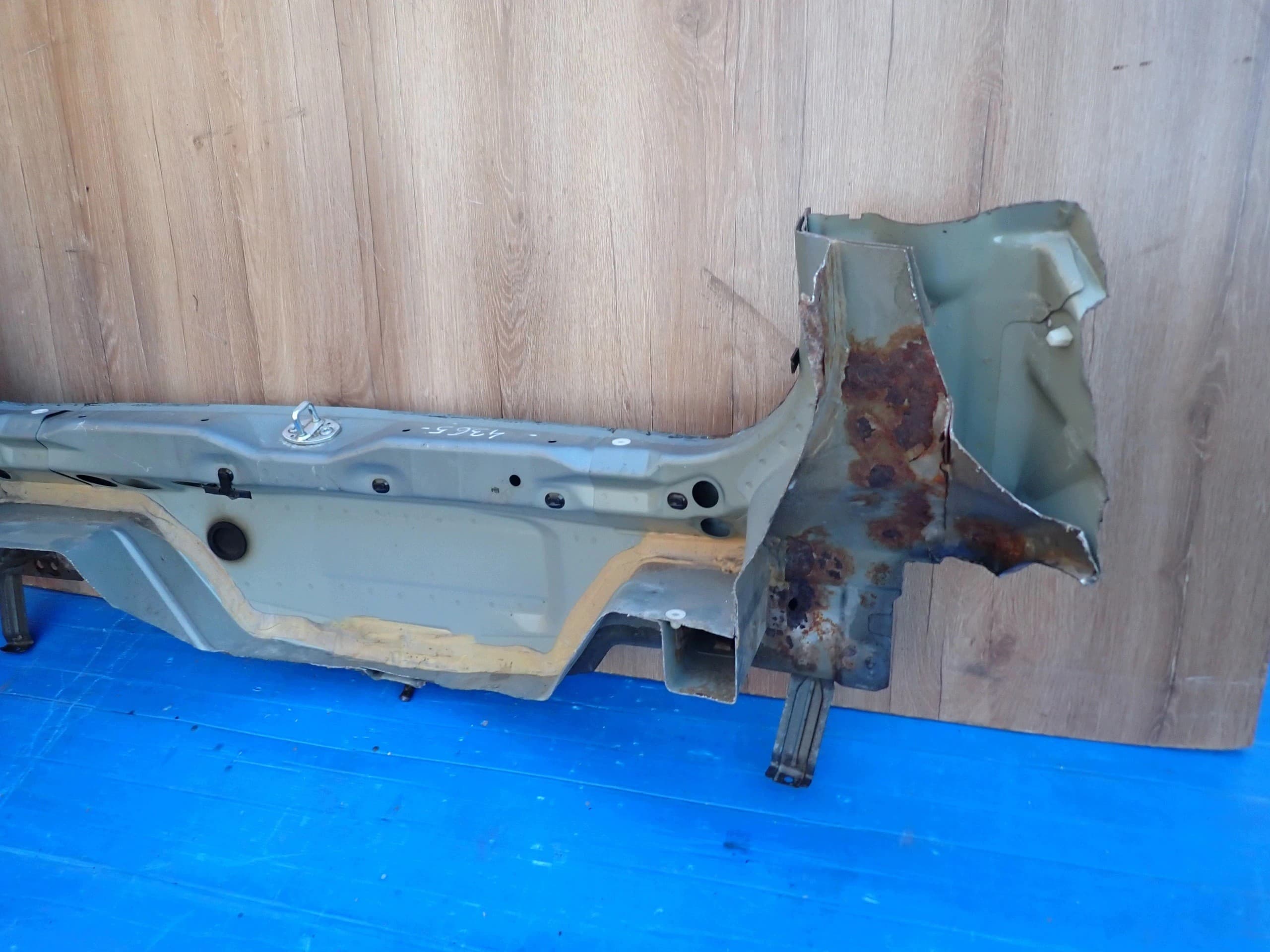 Cinturón Trasero Mitsubishi Colt 5 puertas 09-12 usado 6