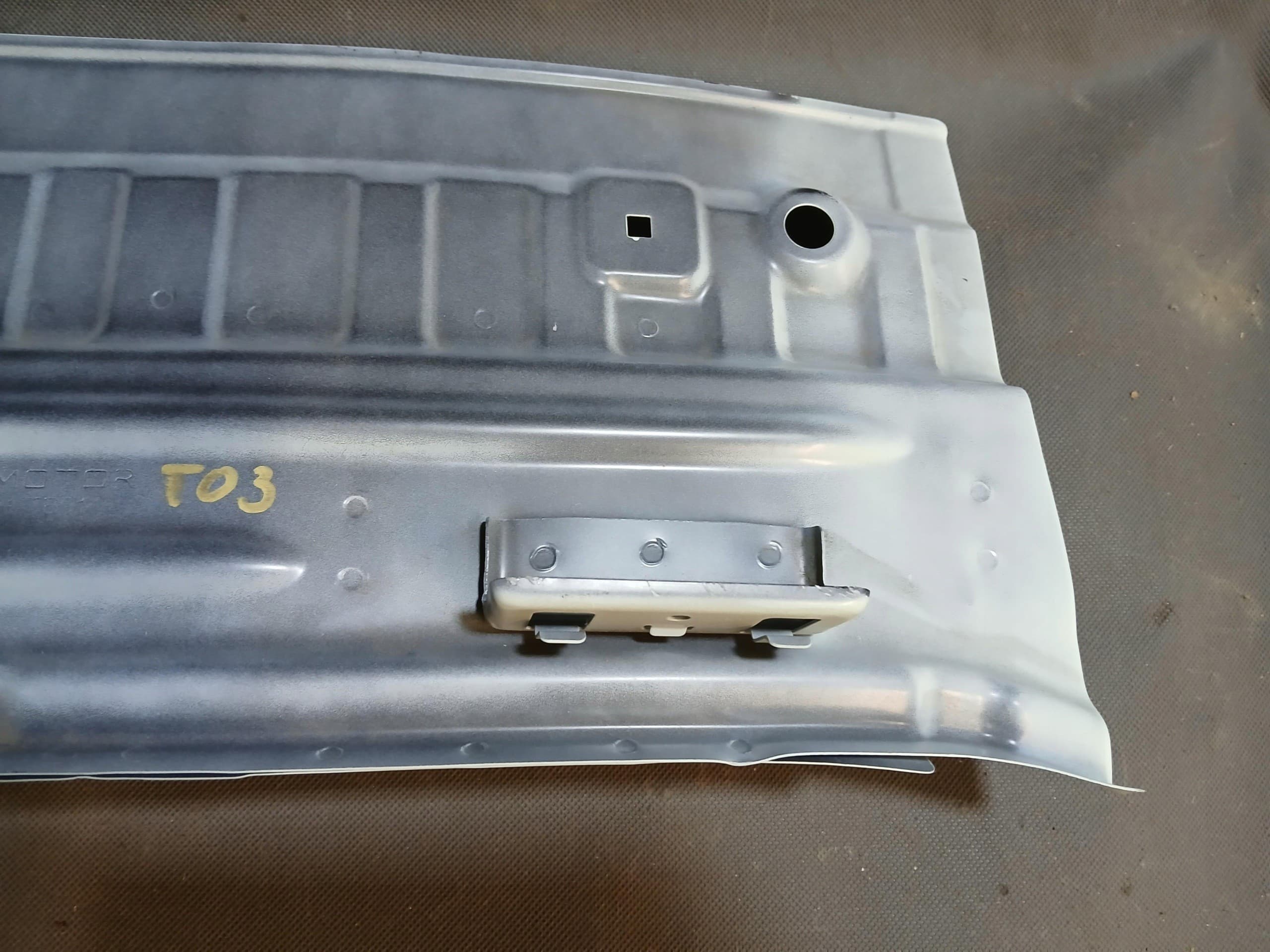 Cinturón trasero para maletero Leapmotor T03 25R usado 3