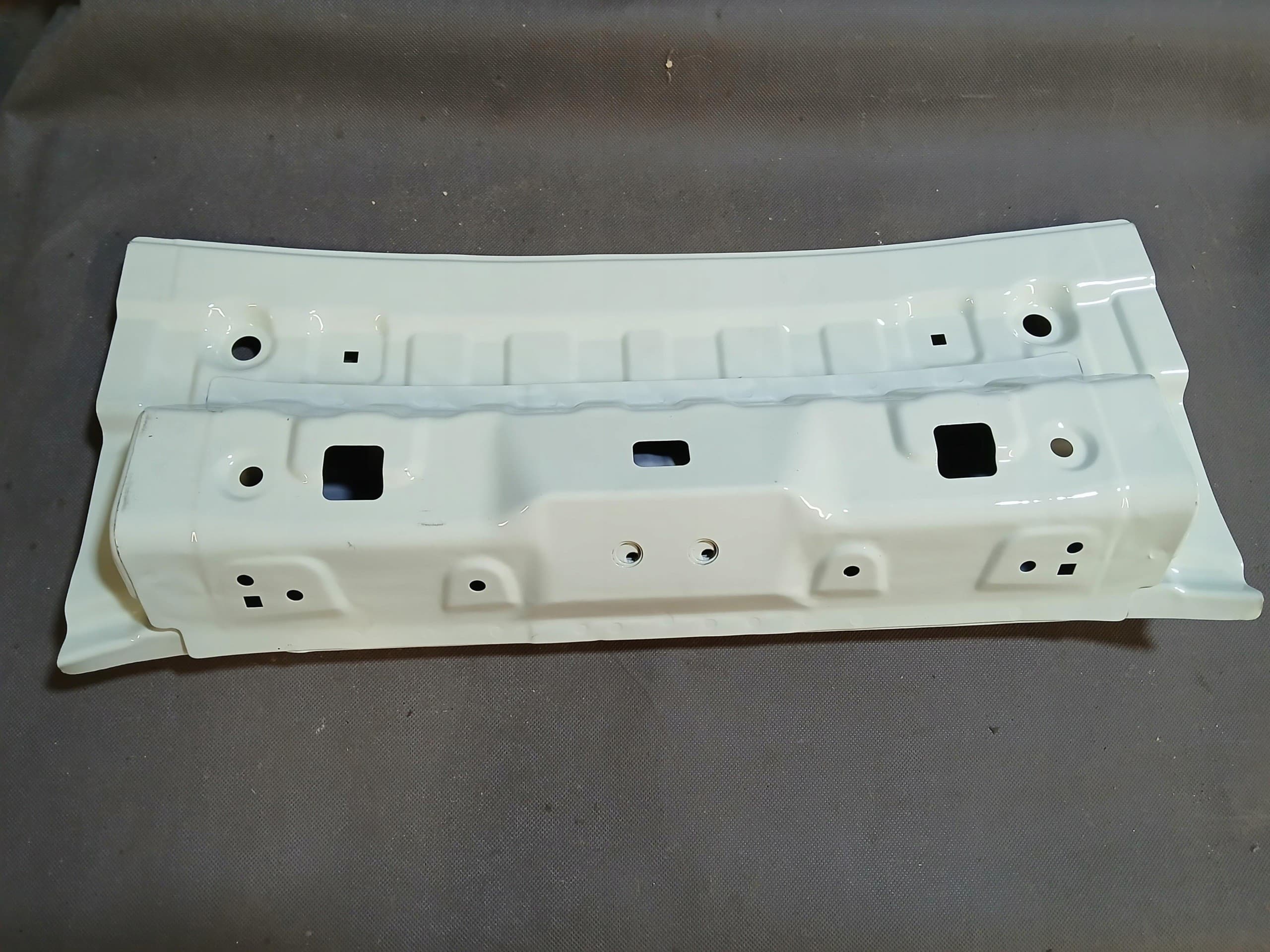 Cinturón trasero para maletero Leapmotor T03 25R usado 4