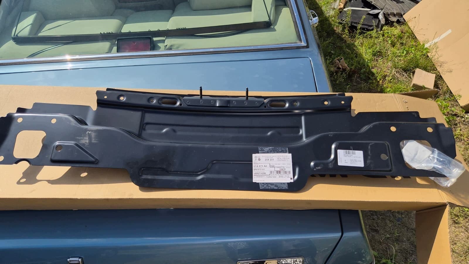 Refuerzo de Cinturón Trasero VW 8P4813331 usado