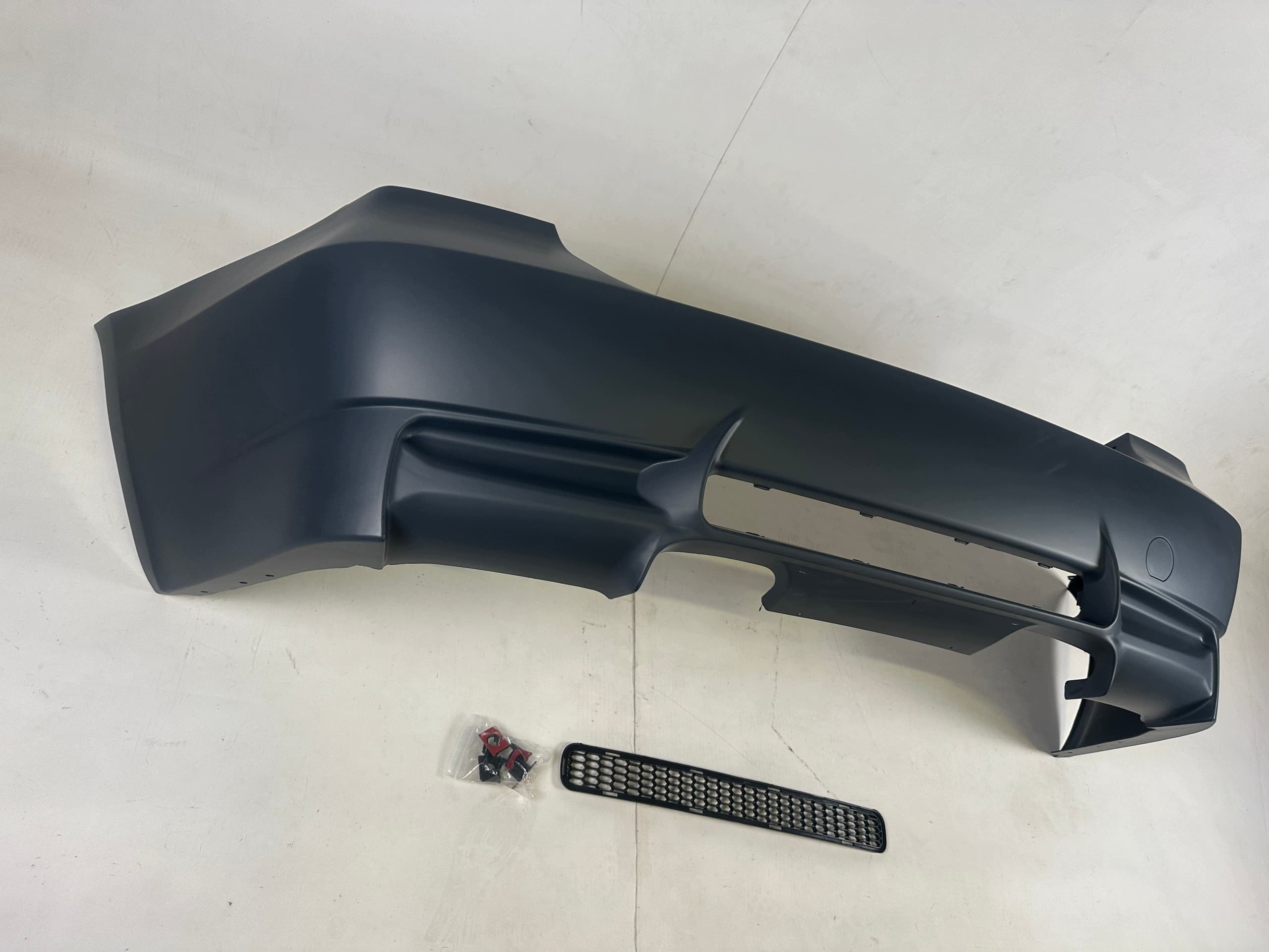 Parachoques Trasero BMW E90 Estilo M3 nuevo 3