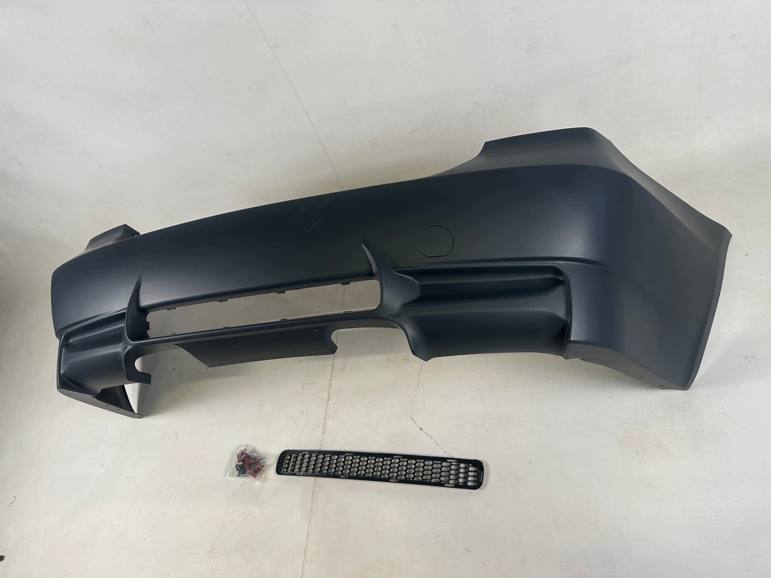 Parachoques Trasero BMW E90 Estilo M3 nuevo 4