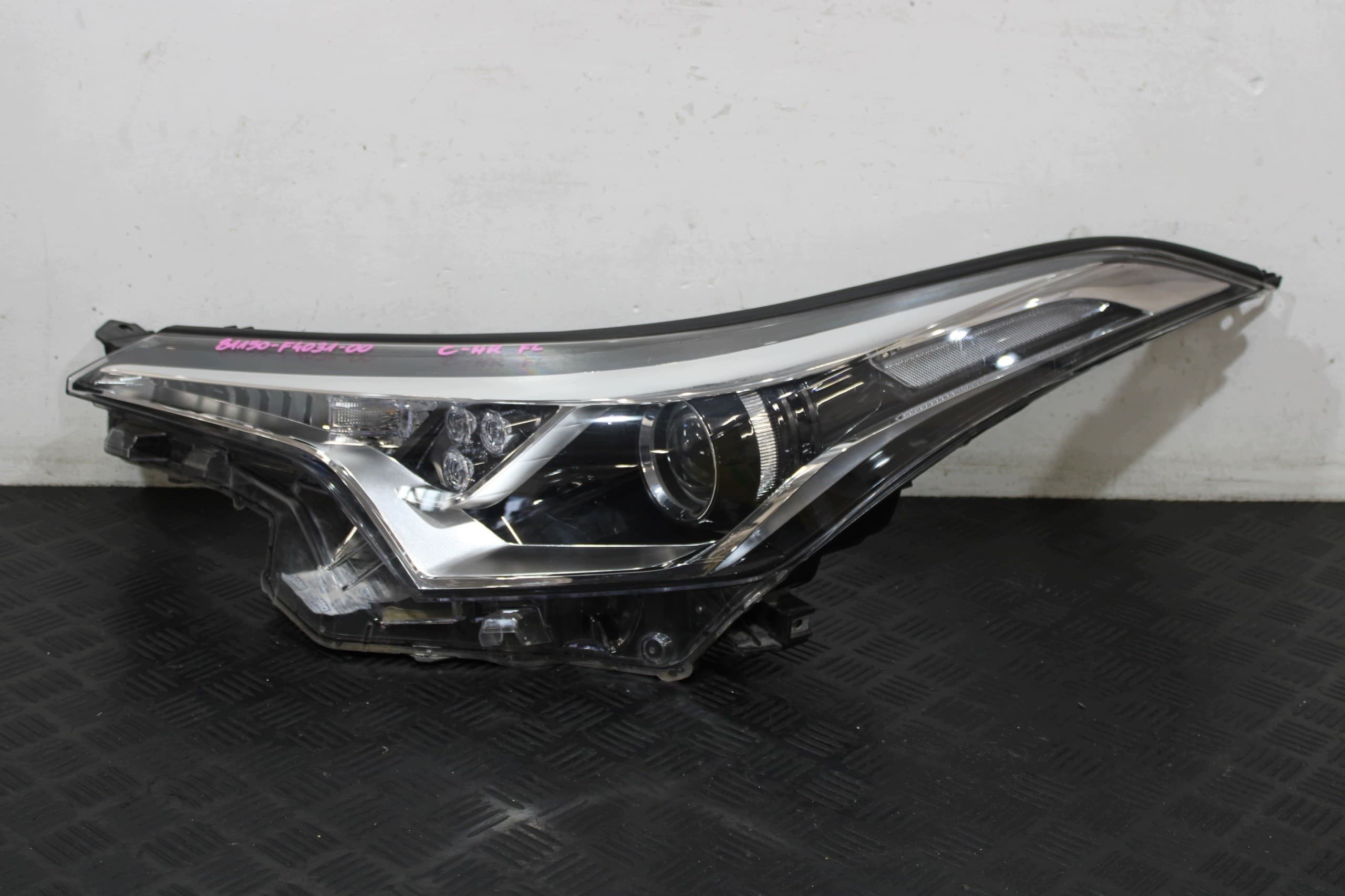 Faro LED delantero izquierdo 81150-F4031 Toyota C-Hr usado