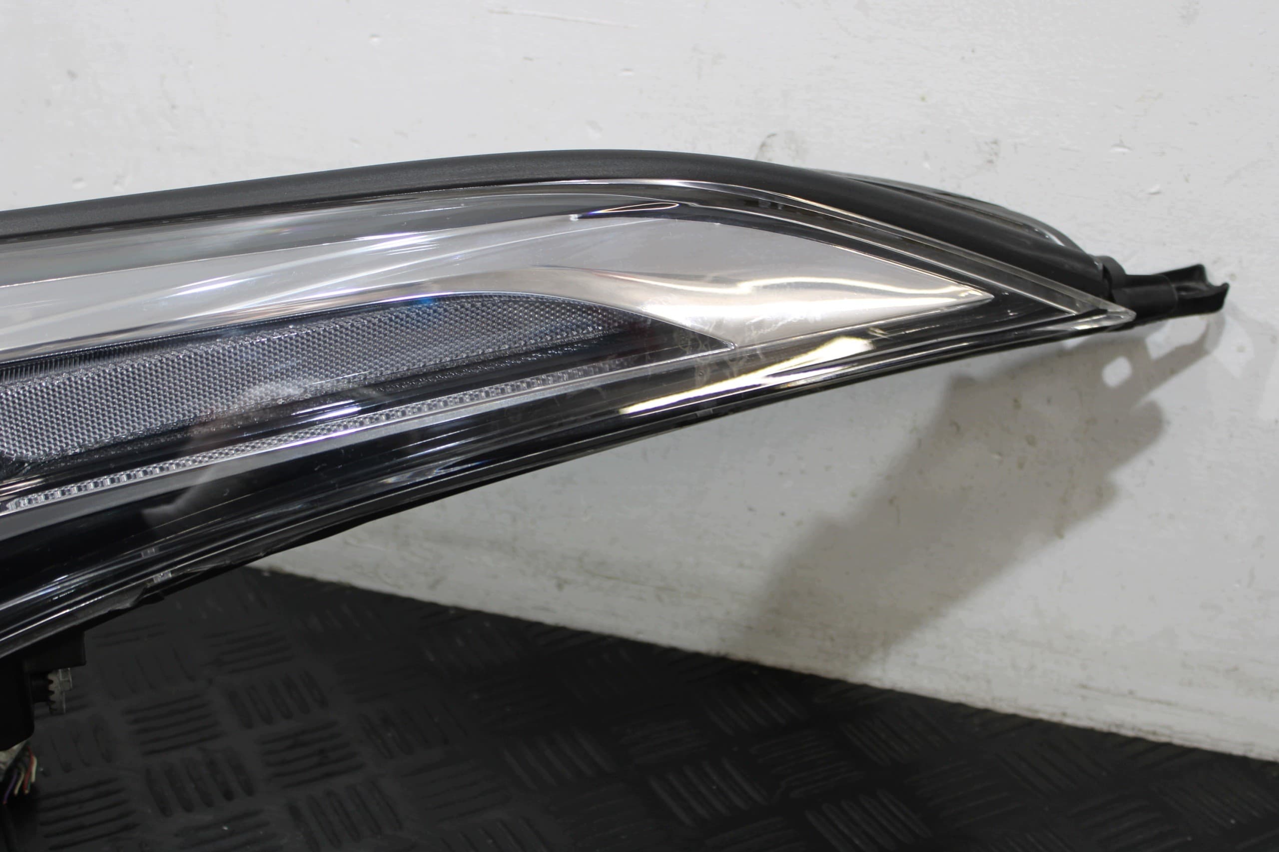 Faro LED delantero izquierdo 81150-F4031 Toyota C-Hr usado 2