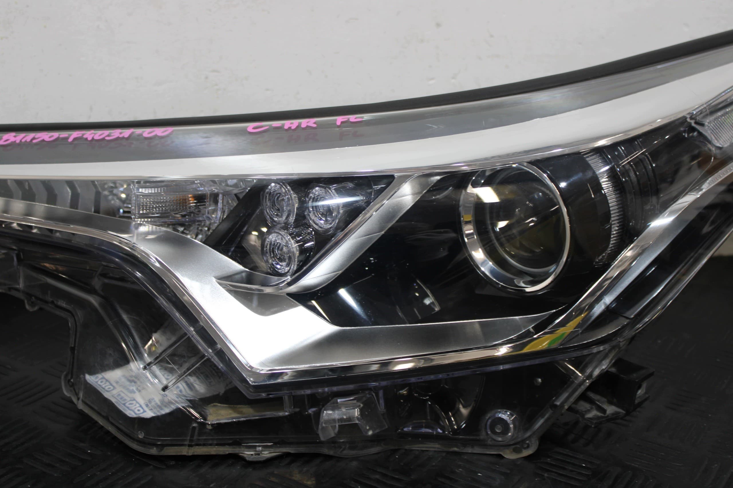 Faro LED delantero izquierdo 81150-F4031 Toyota C-Hr usado 4