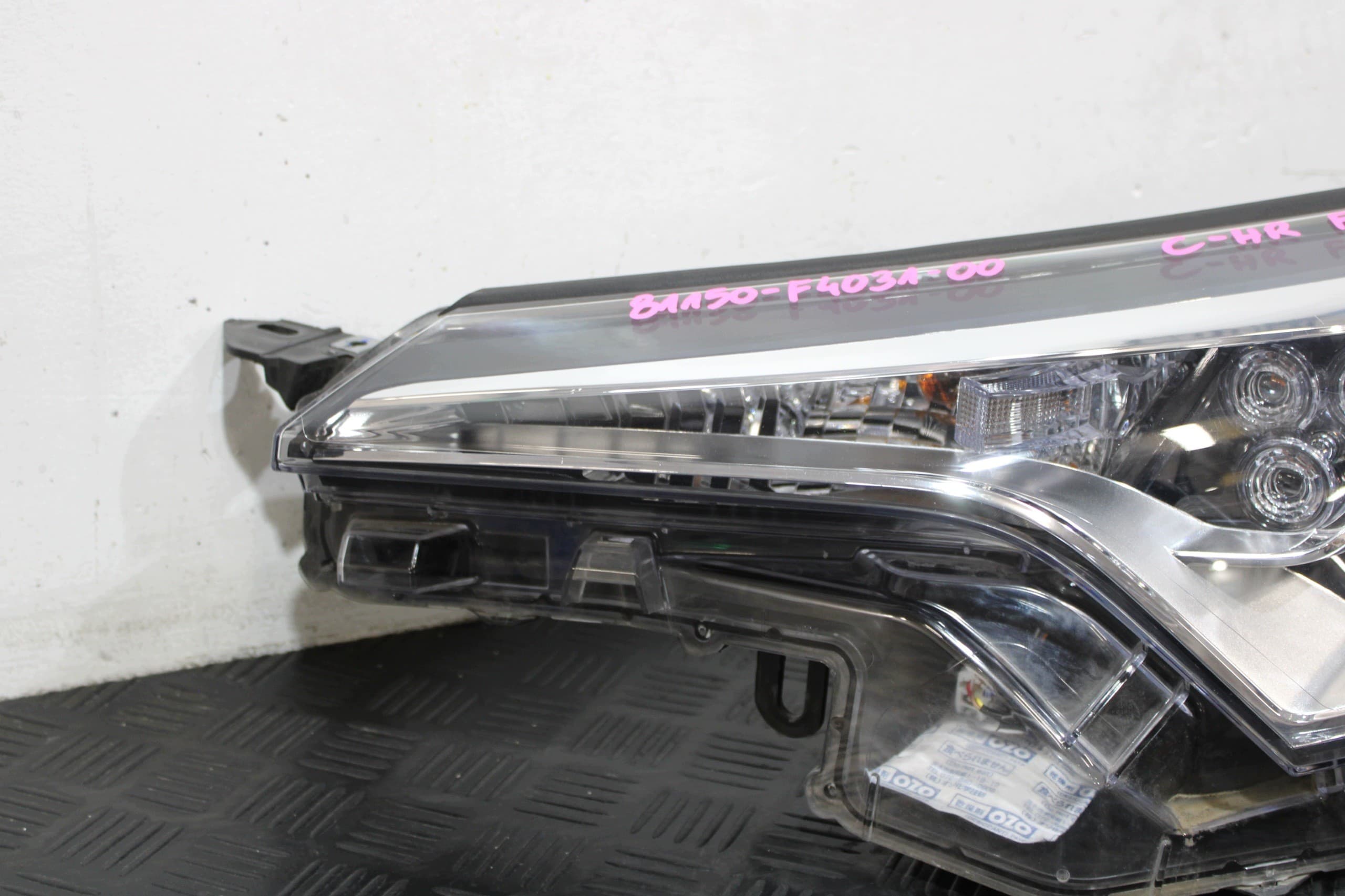 Faro LED delantero izquierdo 81150-F4031 Toyota C-Hr usado 5