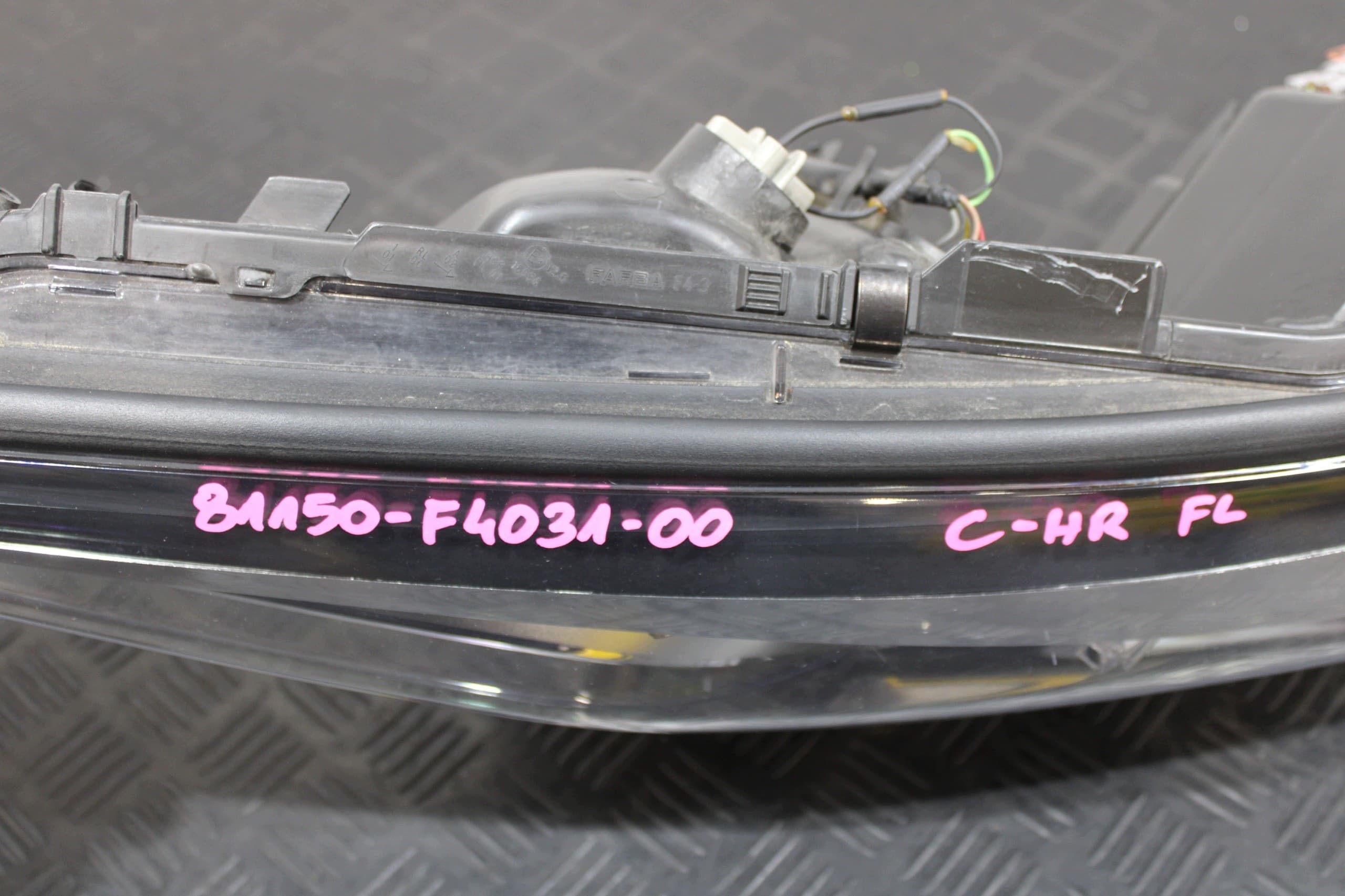 Faro LED delantero izquierdo 81150-F4031 Toyota C-Hr usado 7