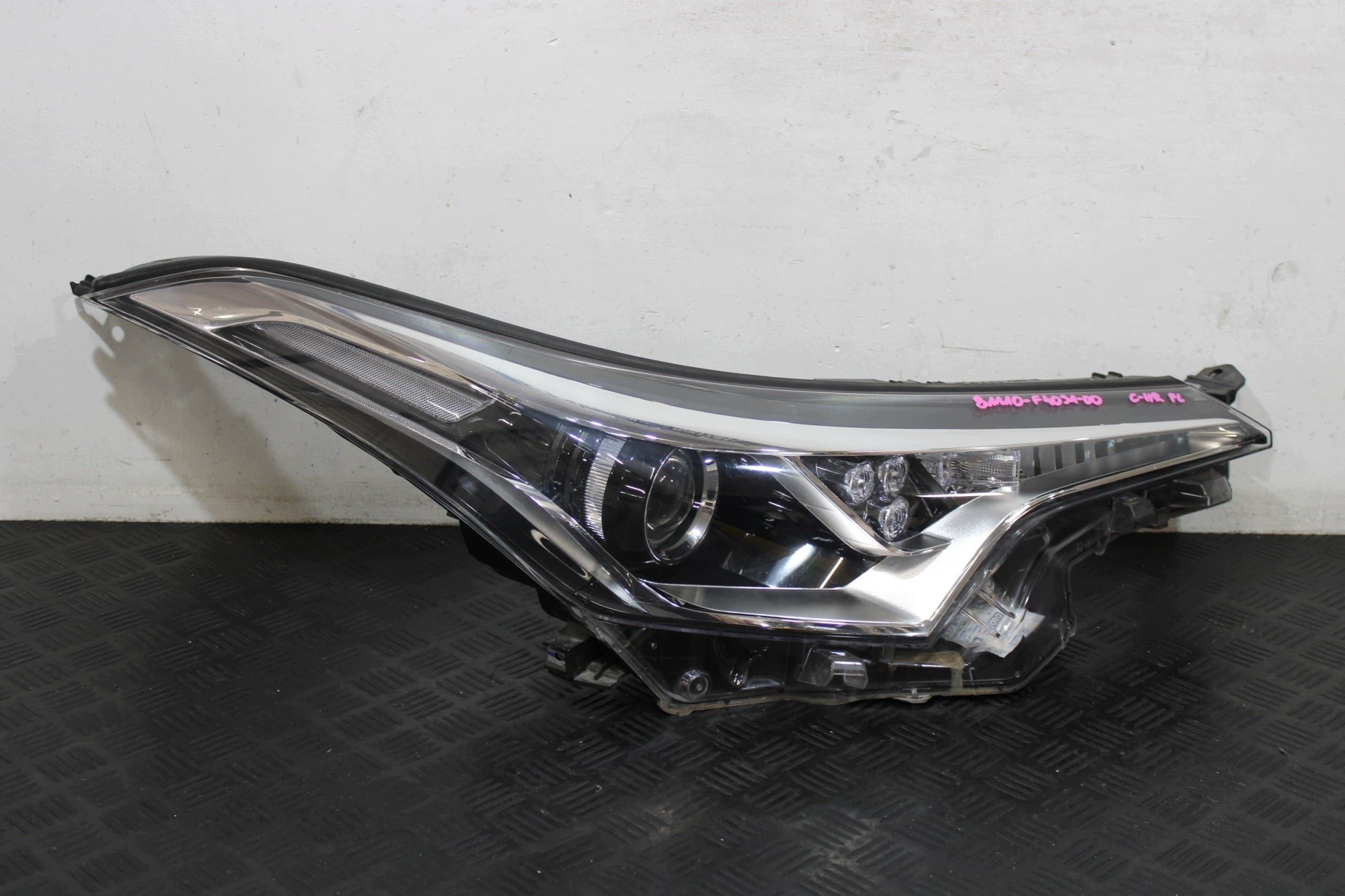 Faro LED delantero derecho 81110-F4031 para Toyota C-Hr usado