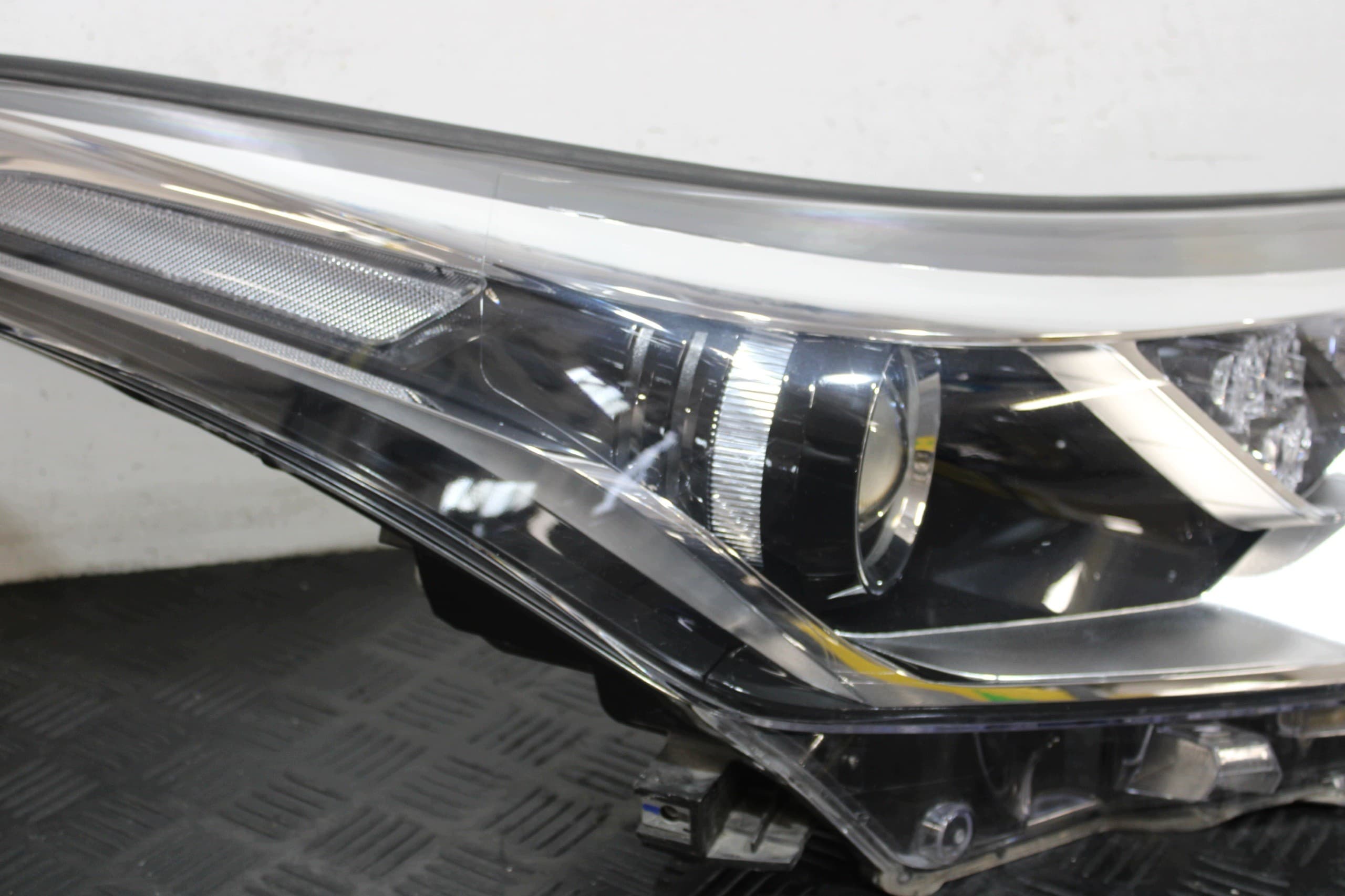 Faro LED delantero derecho 81110-F4031 para Toyota C-Hr usado 3