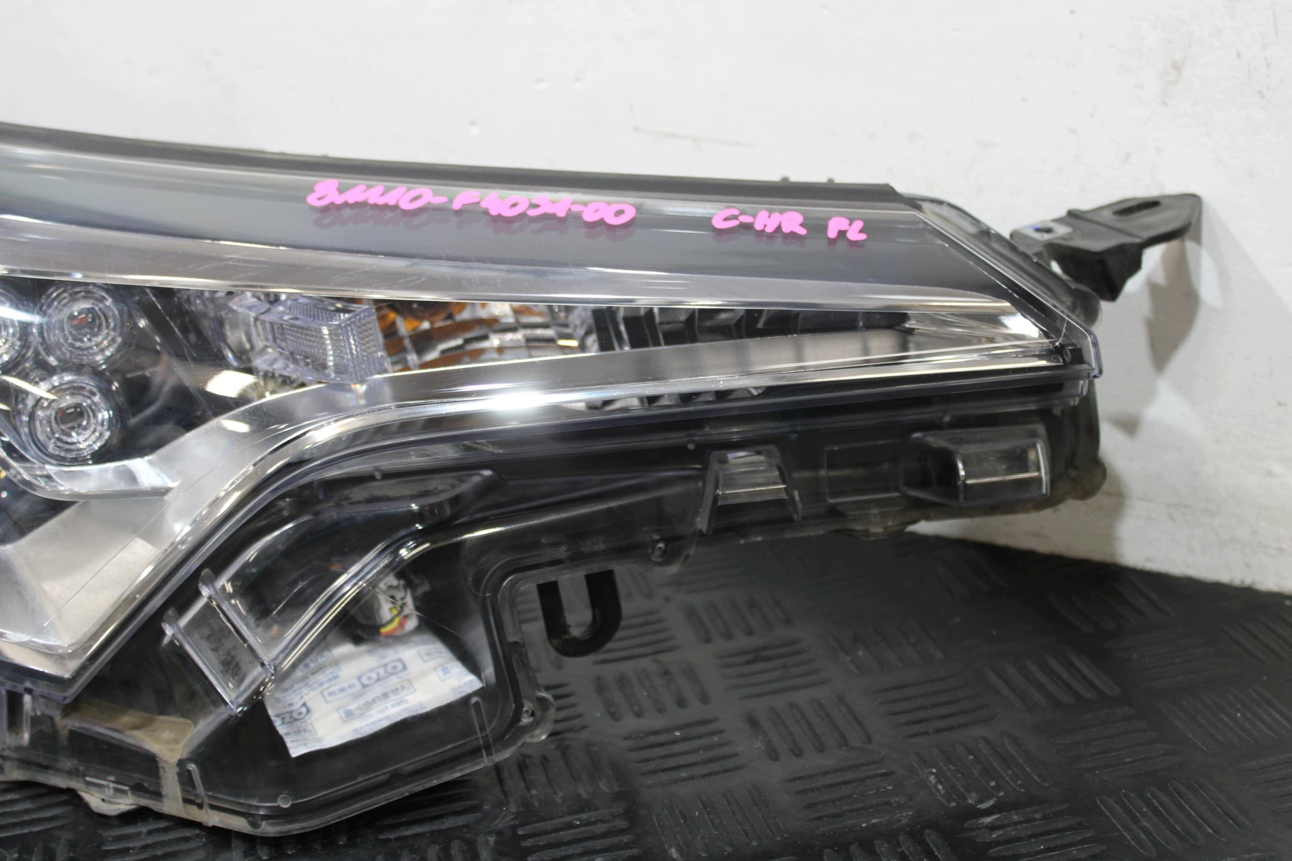 Faro LED delantero derecho 81110-F4031 para Toyota C-Hr usado 5