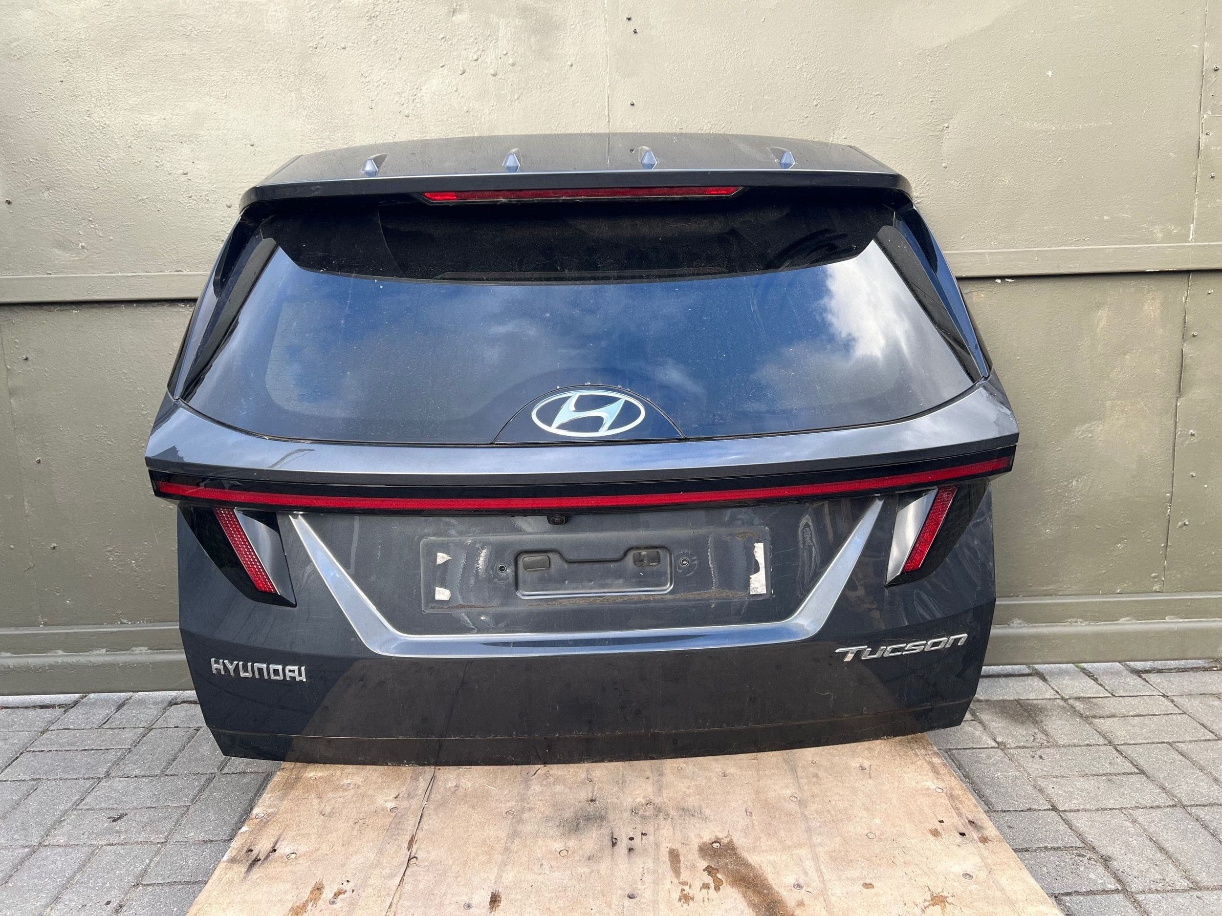 Portón trasero con cámara para Hyundai Tucson IV NX4 2021- usado
