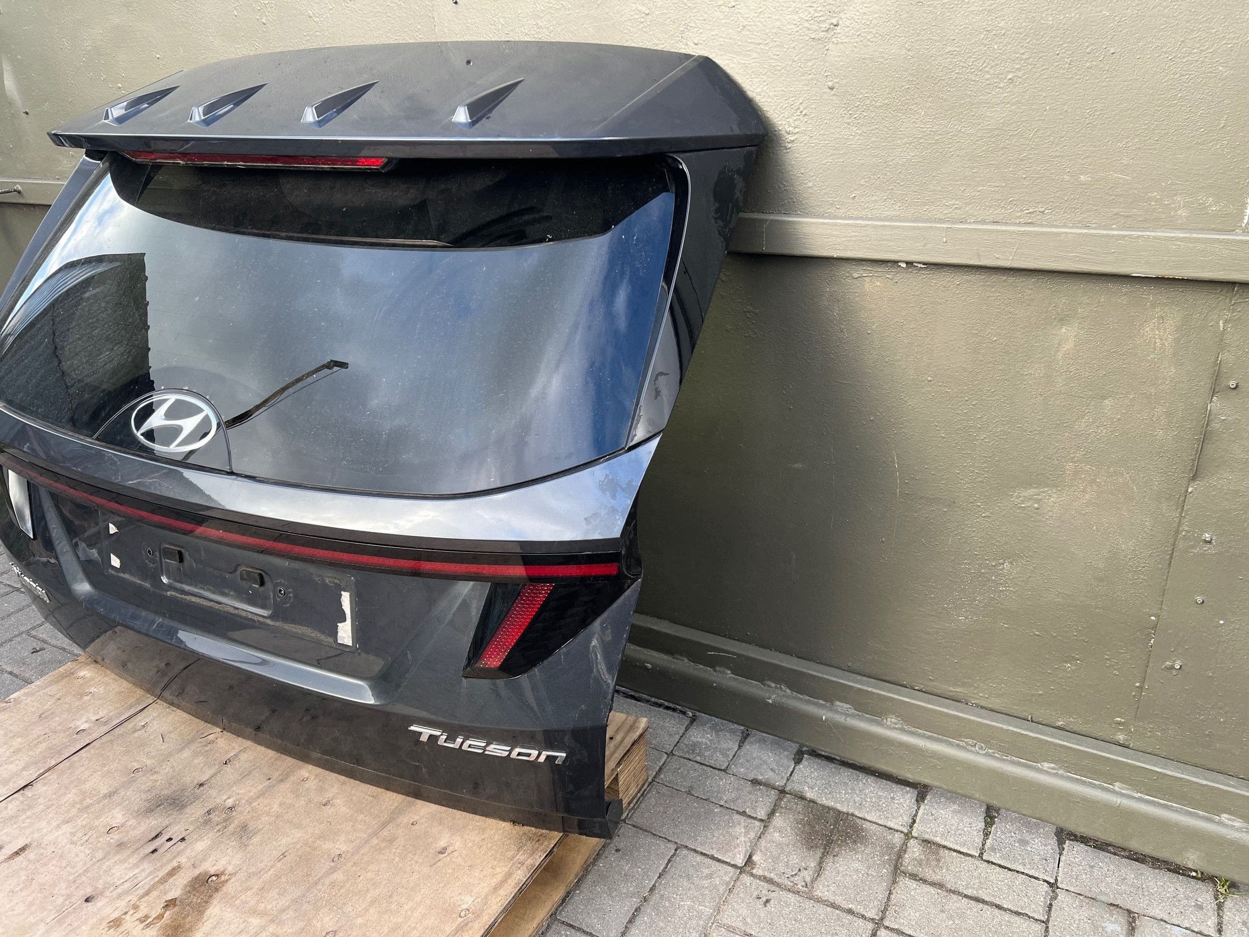 Portón trasero con cámara para Hyundai Tucson IV NX4 2021- usado 3