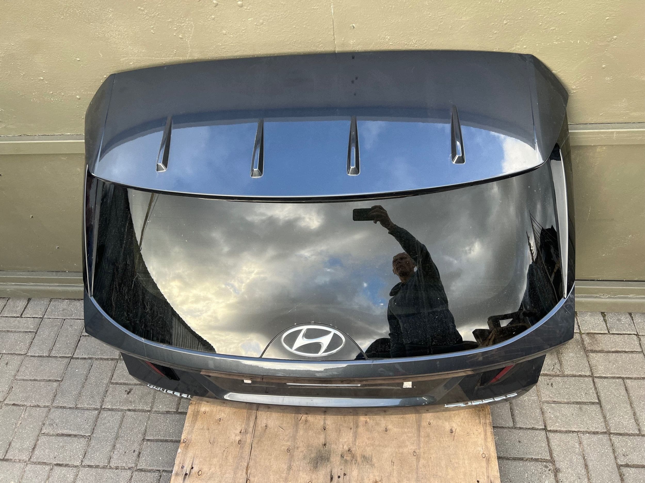 Portón trasero con cámara para Hyundai Tucson IV NX4 2021- usado 4