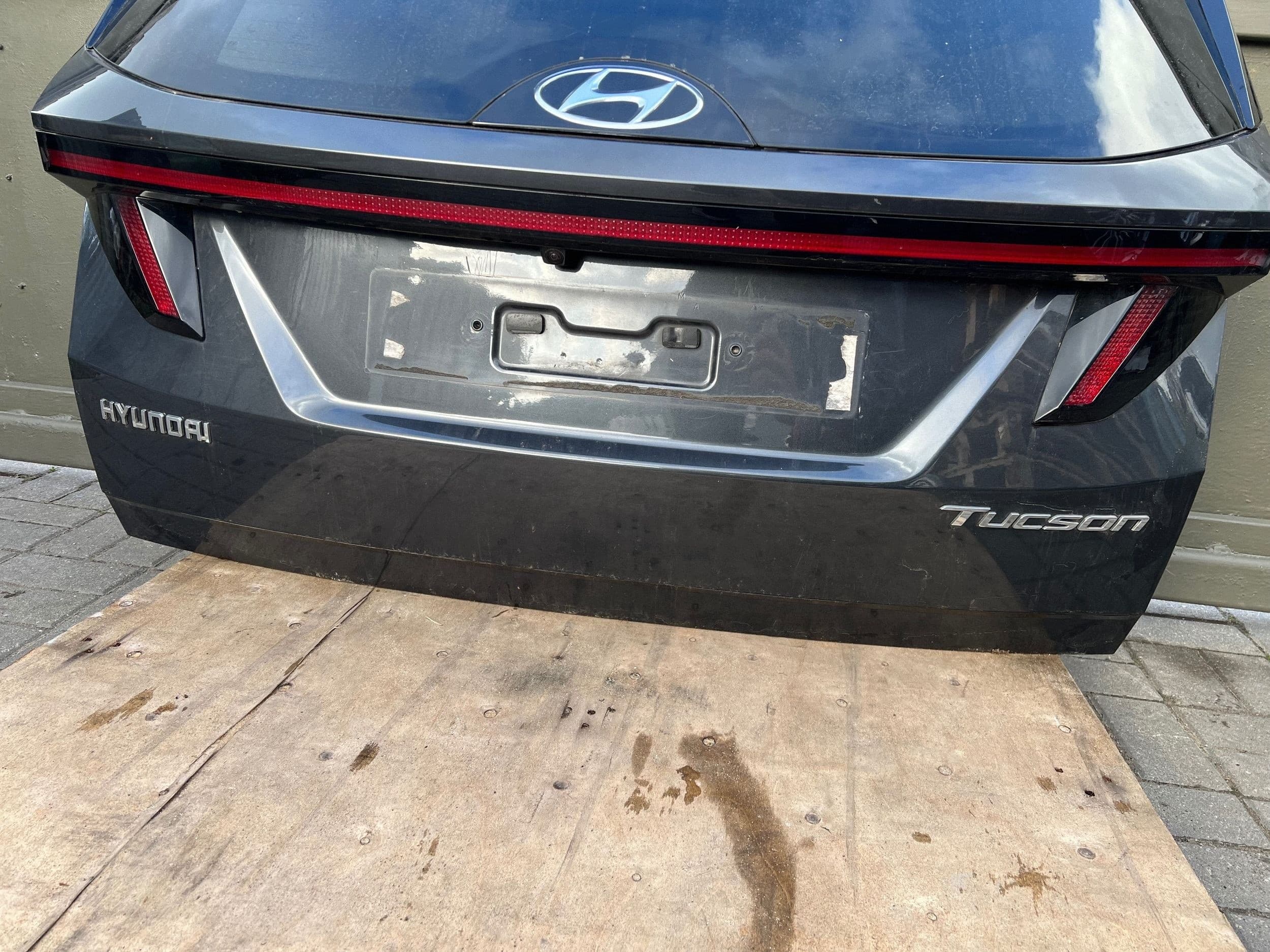Portón trasero con cámara para Hyundai Tucson IV NX4 2021- usado 5