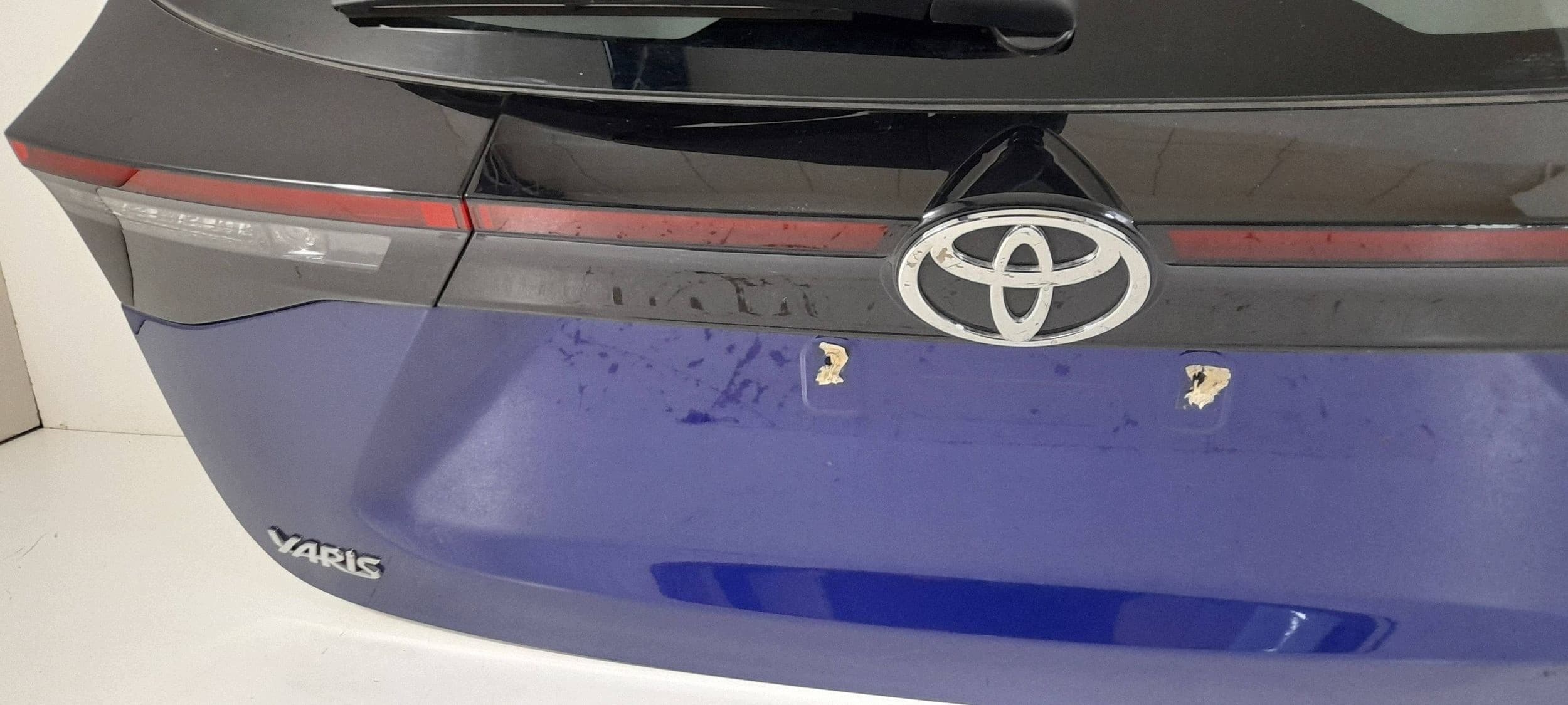 Portón Trasero Toyota Yaris Cross 8W9 (H269) usado 6