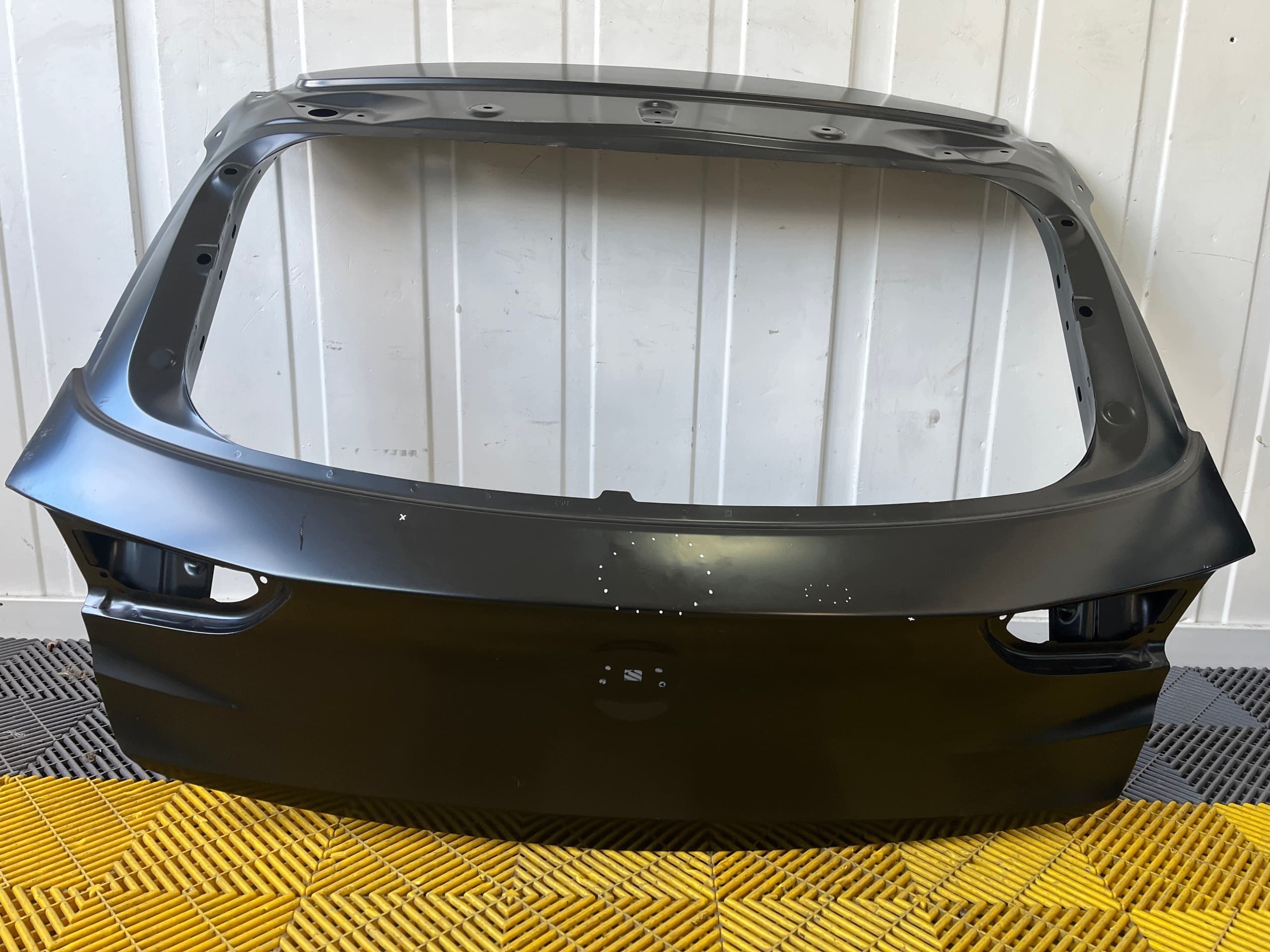 Portón Trasero - Opel Astra K 5ª Generación - Pieza Original de Servicio nuevo