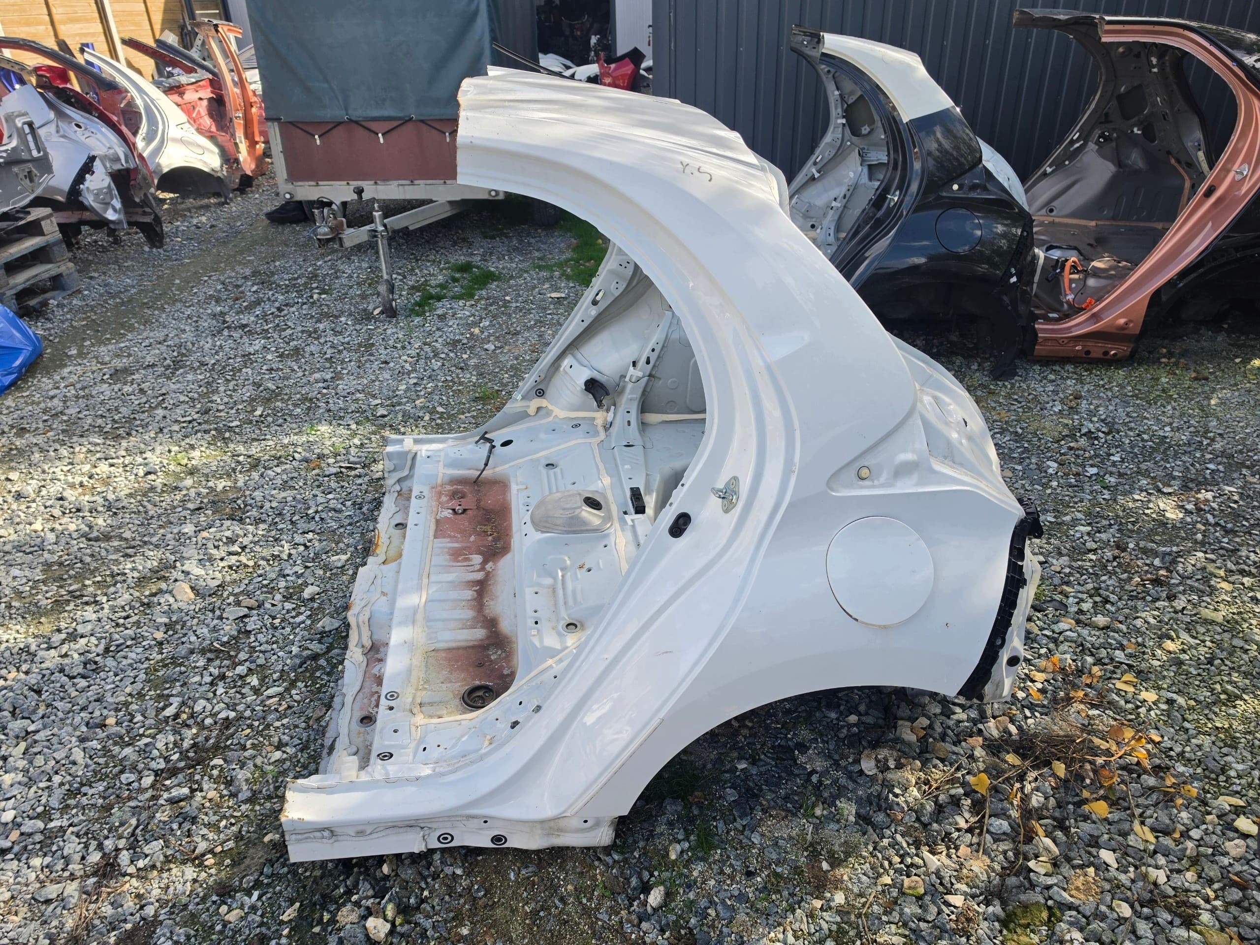 Panel Trasero Lateral Completo Toyota Yaris IV Blanco 040 usado 5