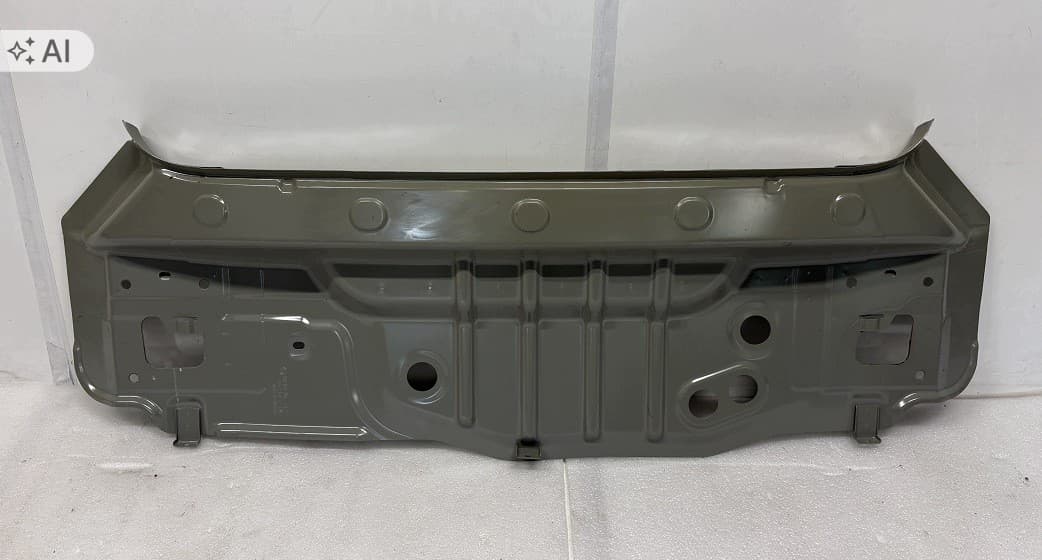 Refuerzo del panel trasero Skoda Rapid 5JJ813305 usado