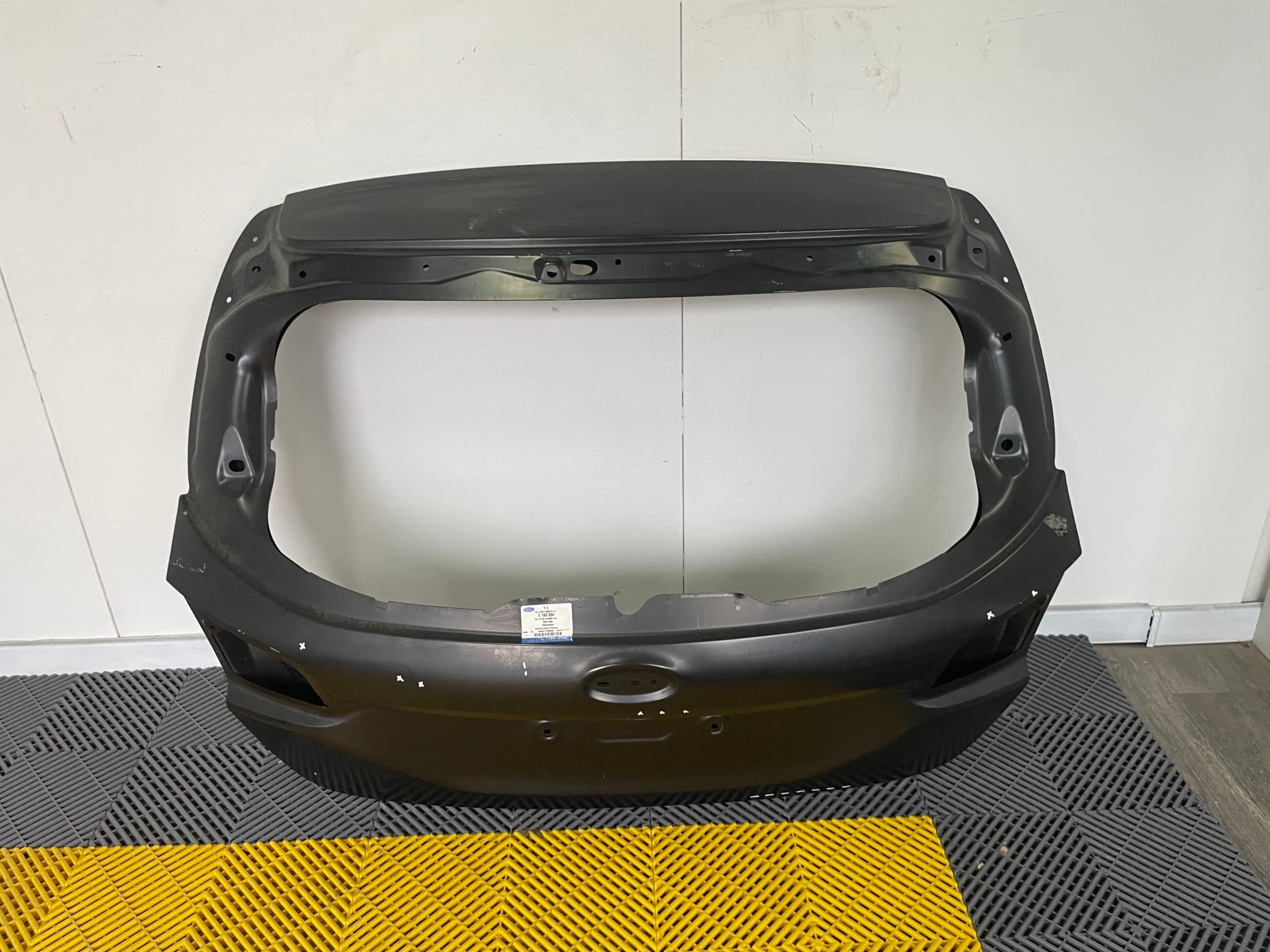Portón Trasero - Ford Fiesta MK8 - Pieza Original OEM, Sin Pintar nuevo