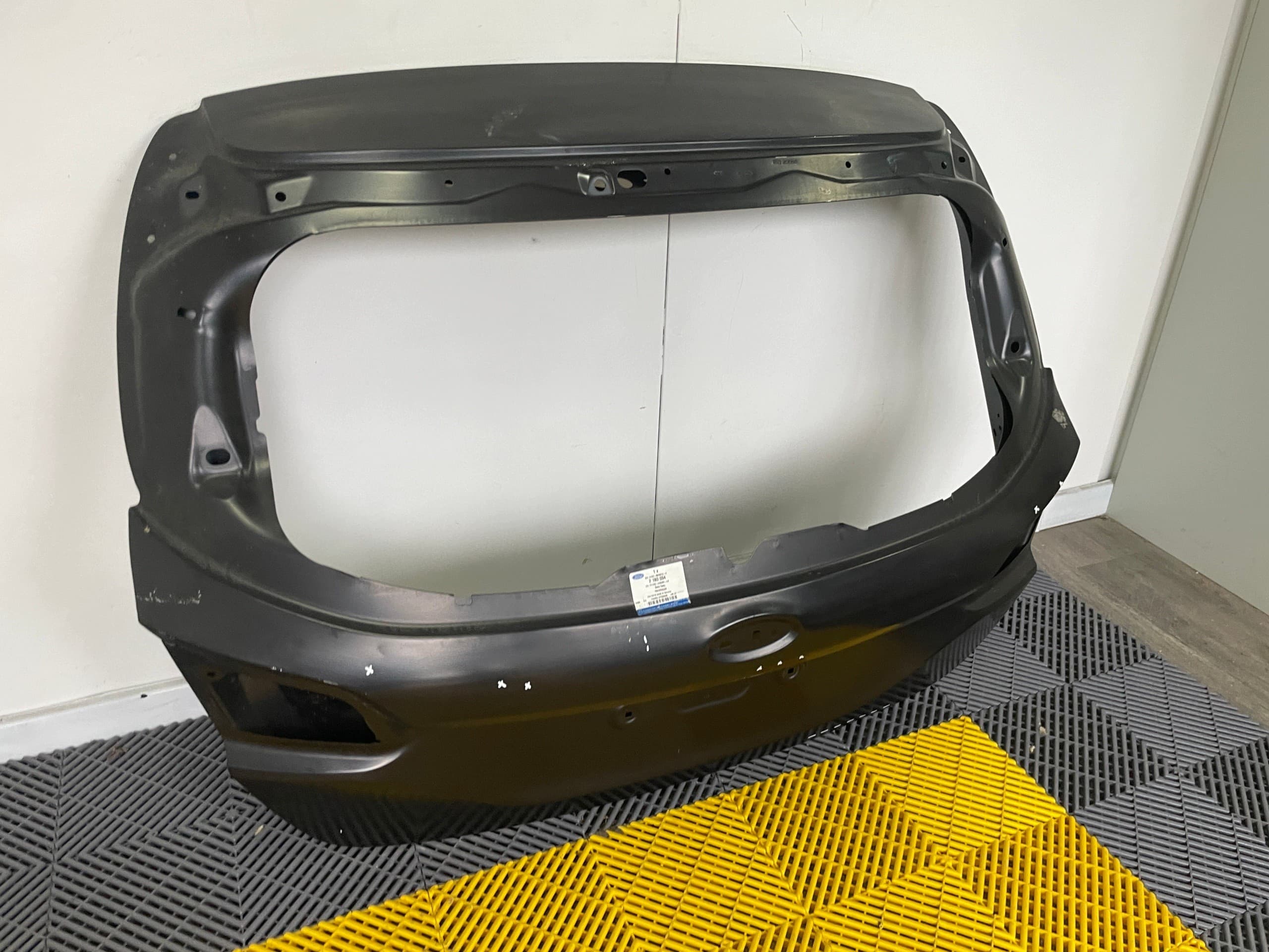Portón Trasero - Ford Fiesta MK8 - Pieza Original OEM, Sin Pintar nuevo 6