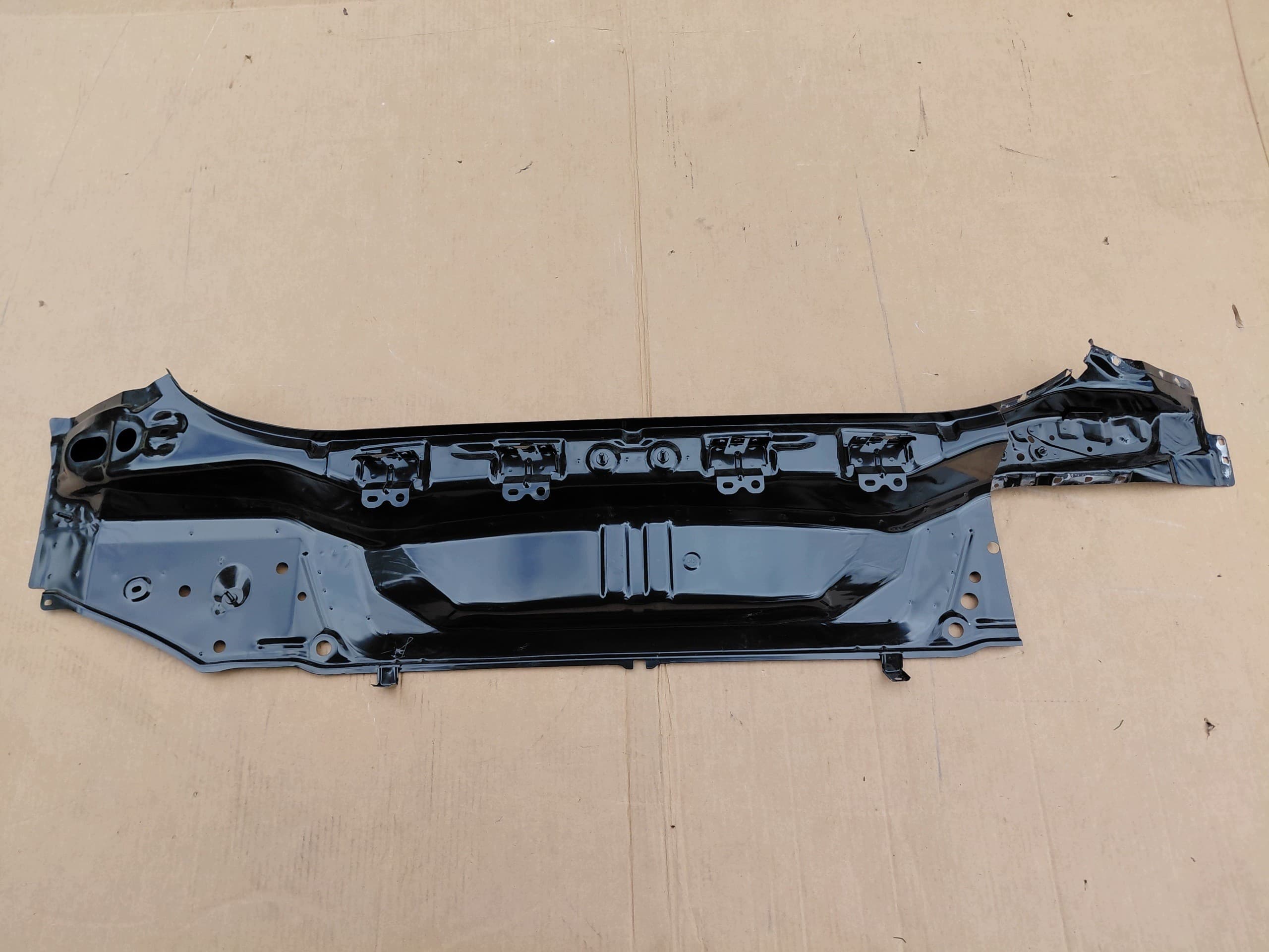 Refuerzo del cinturón trasero Toyota Rav 4 V XA50 usado