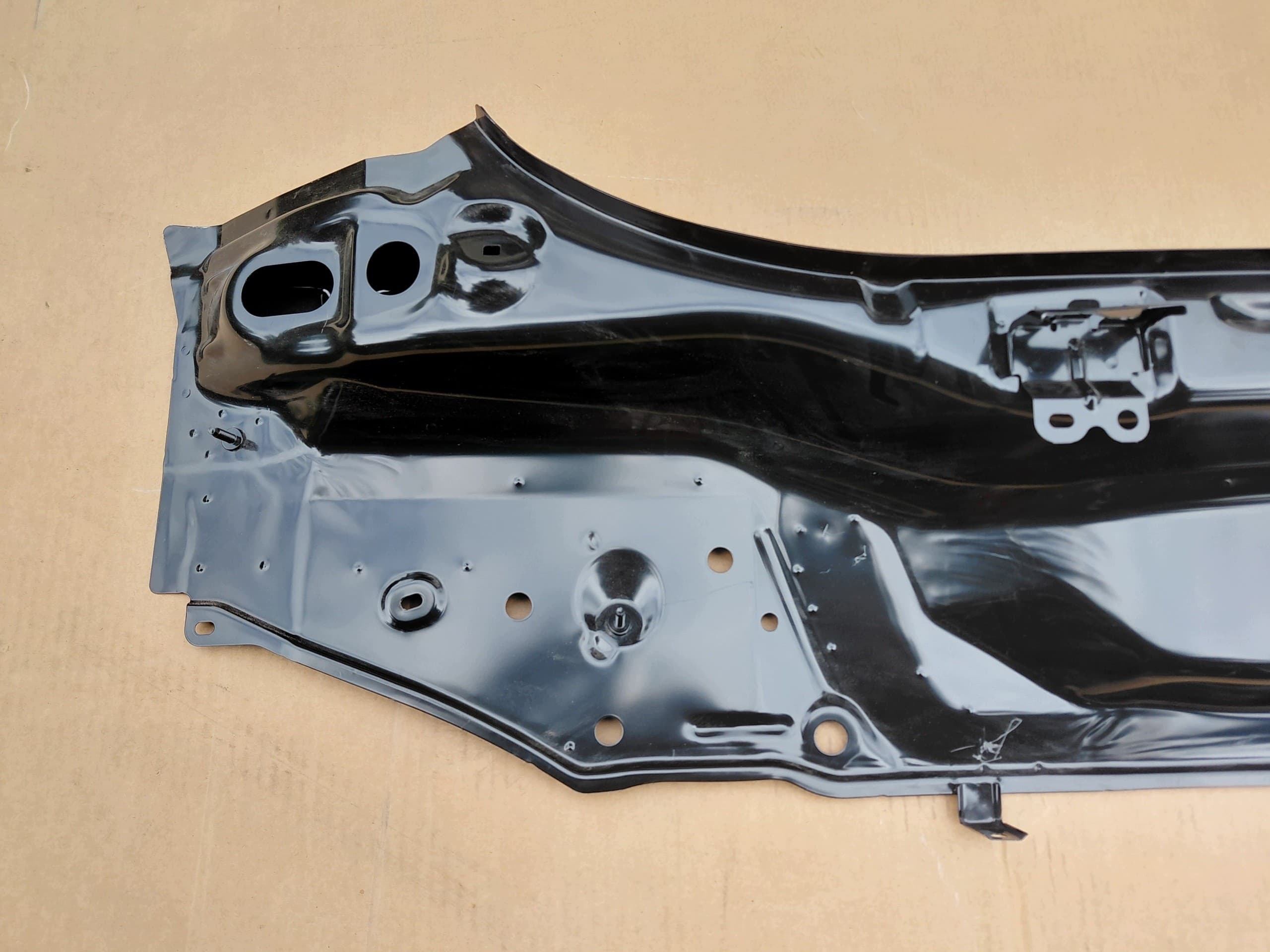 Refuerzo del cinturón trasero Toyota Rav 4 V XA50 usado 2