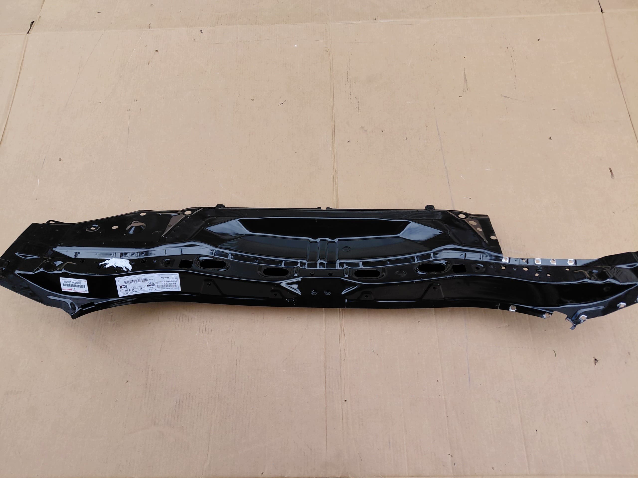 Refuerzo del cinturón trasero Toyota Rav 4 V XA50 usado 8