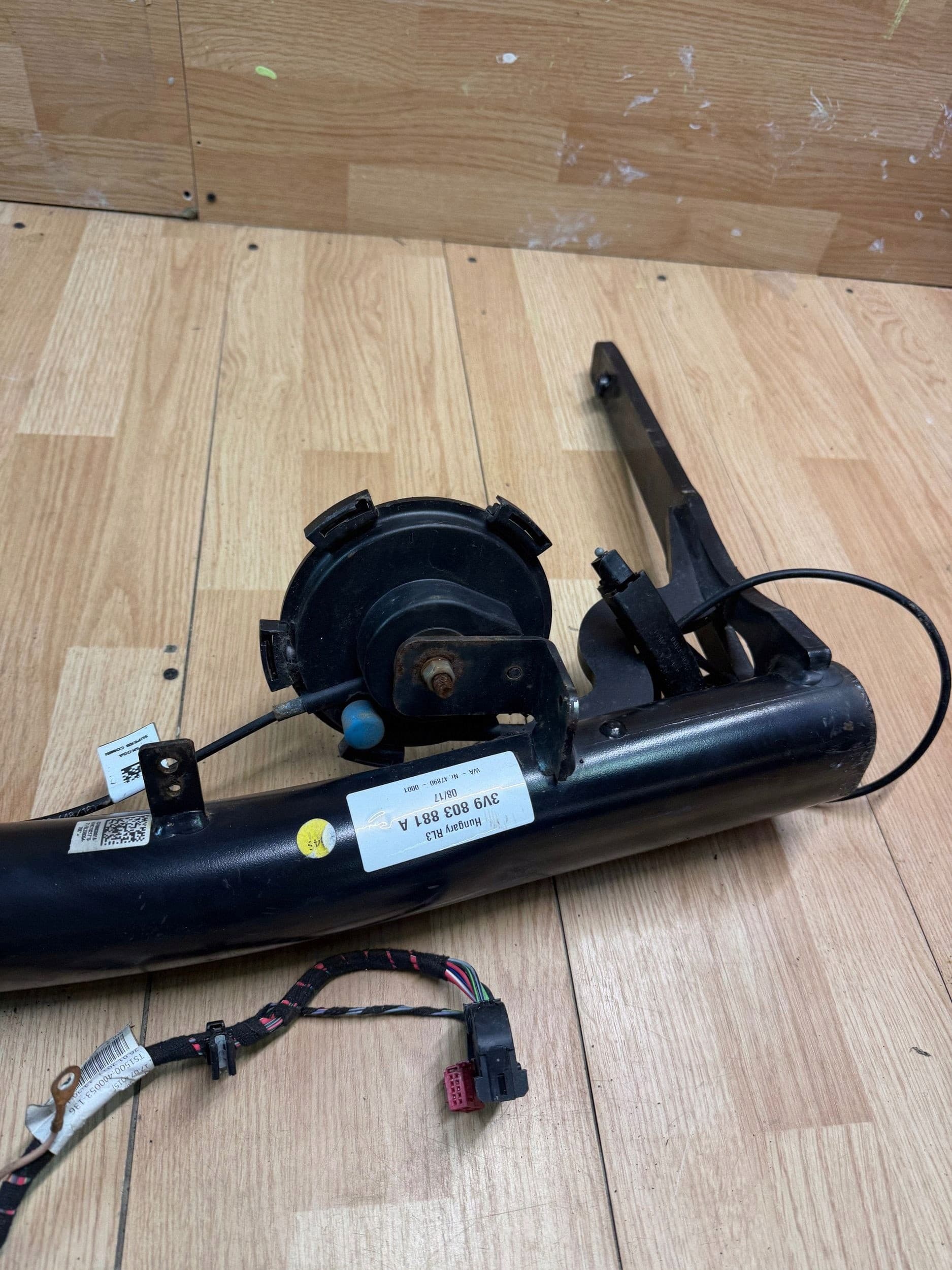 Barra de Remolque Skoda Superb B8 Oris 3V9803881A usado 2