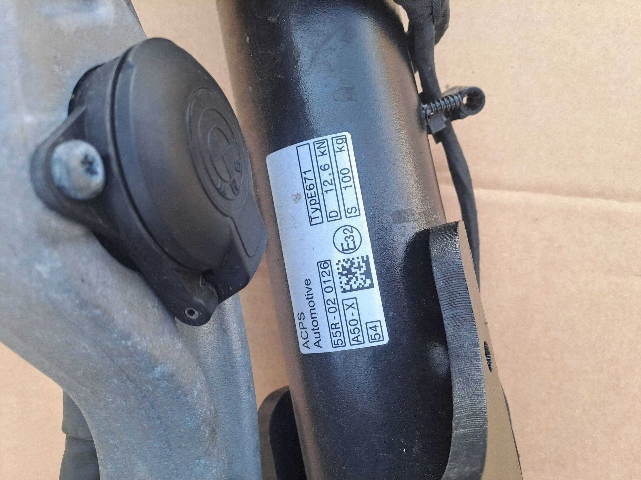 Kit de Enganche Trasero para Remolque BMW i5 G60 55R020126 usado 3