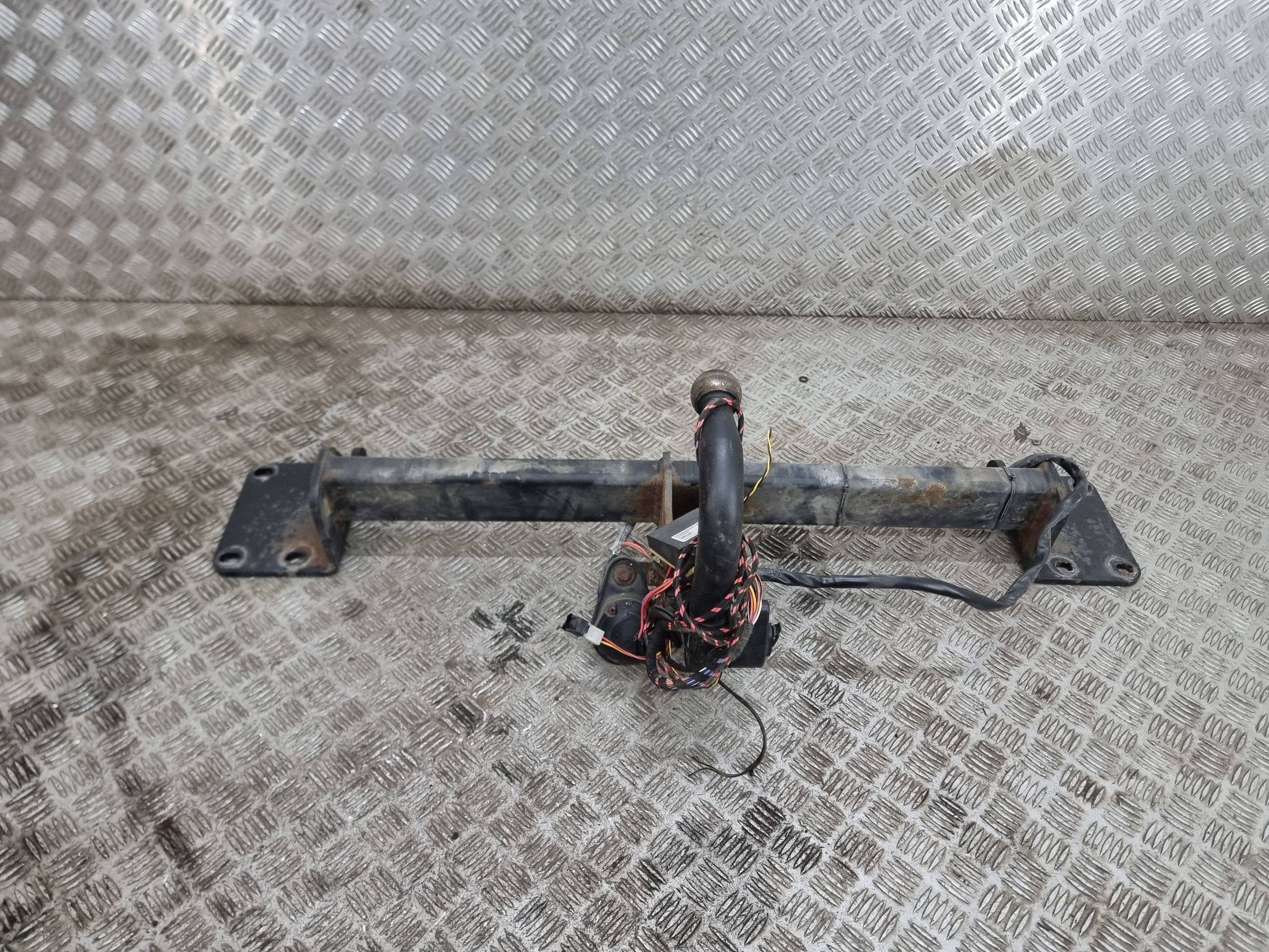 Juego de gancho de remolque BMW X5 F15 55R015468 usado