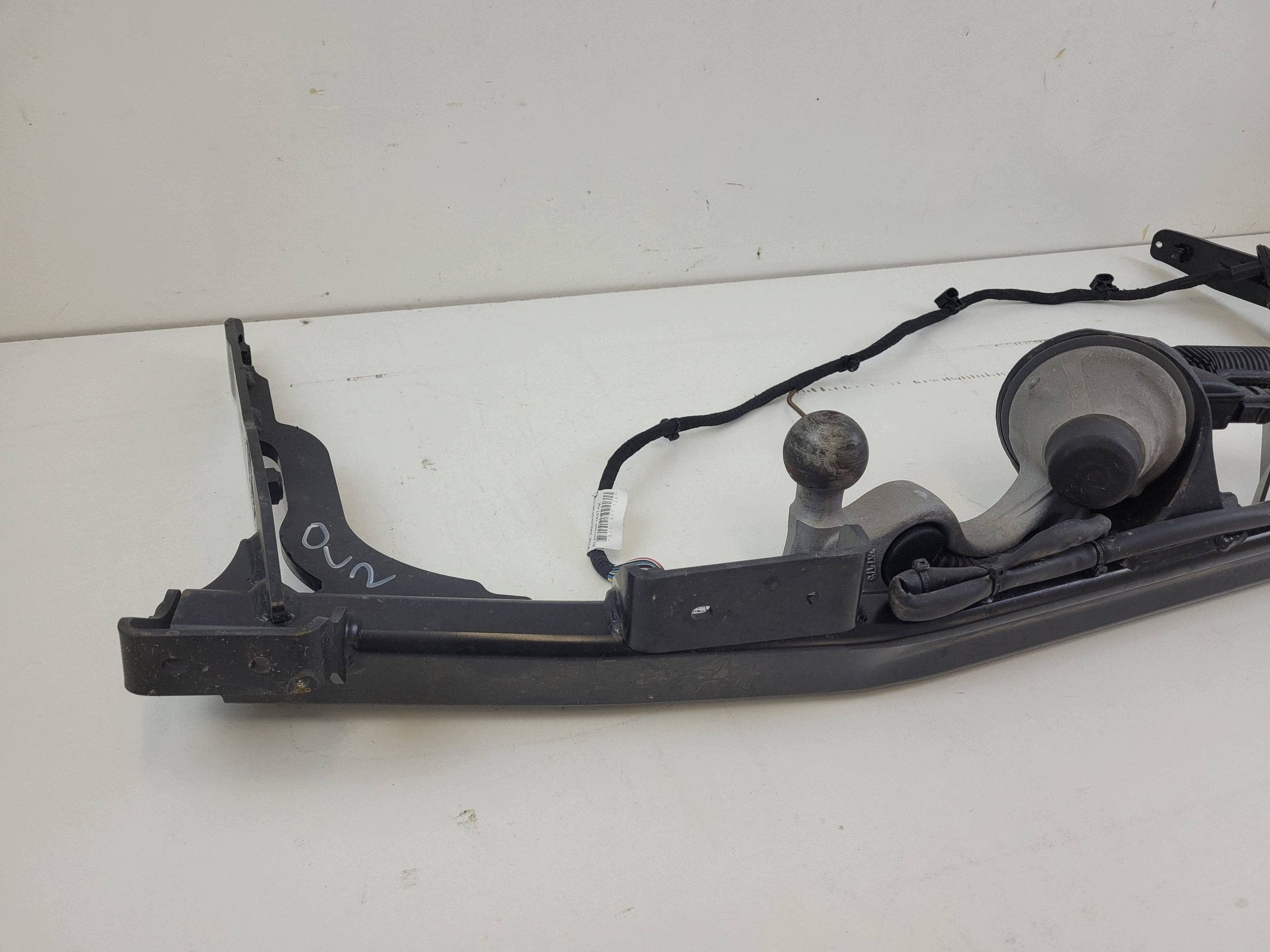 Barra de remolque para VW Passat B9 Familiar 3J0803881A usado 2