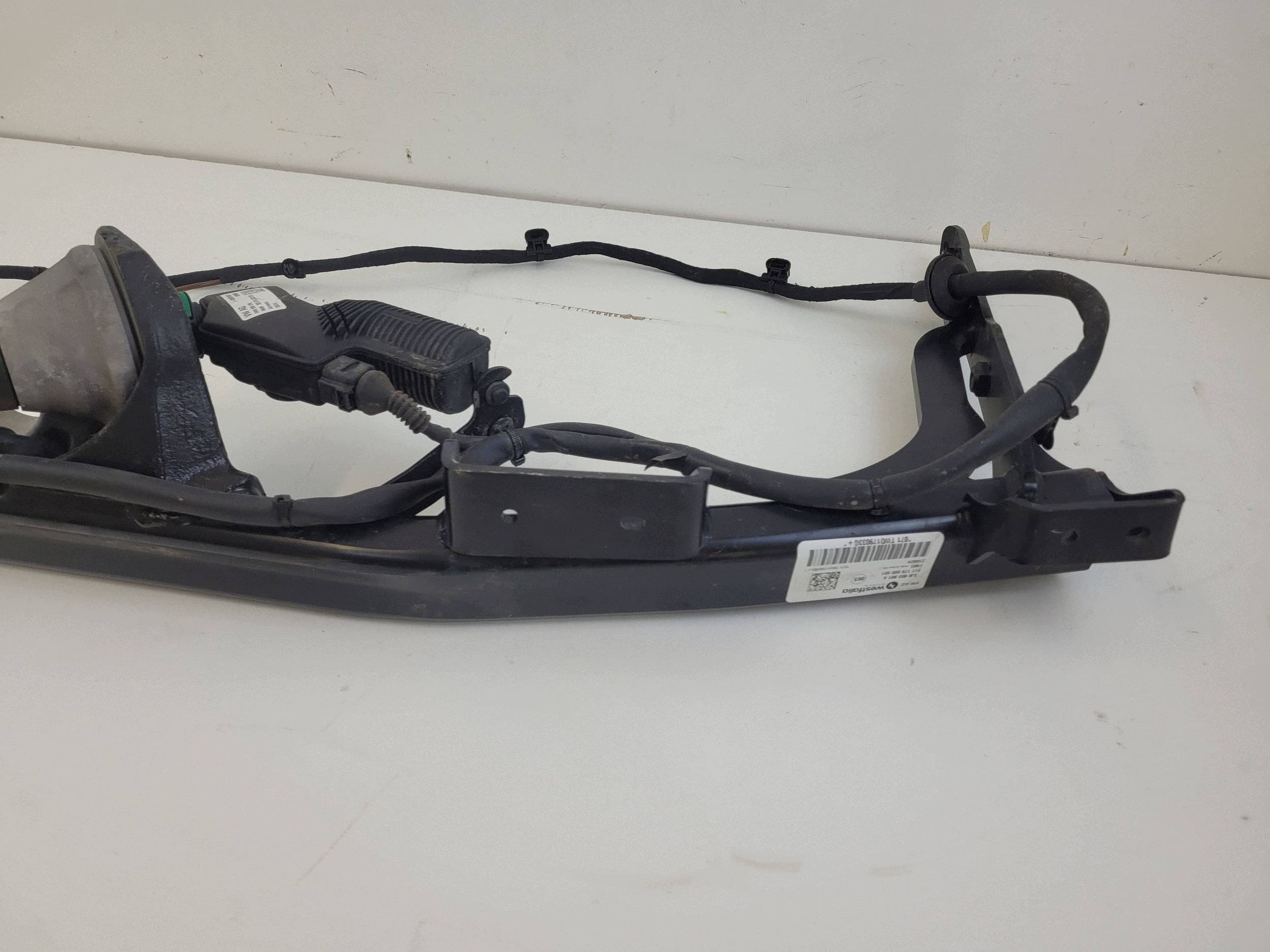 Barra de remolque para VW Passat B9 Familiar 3J0803881A usado 4