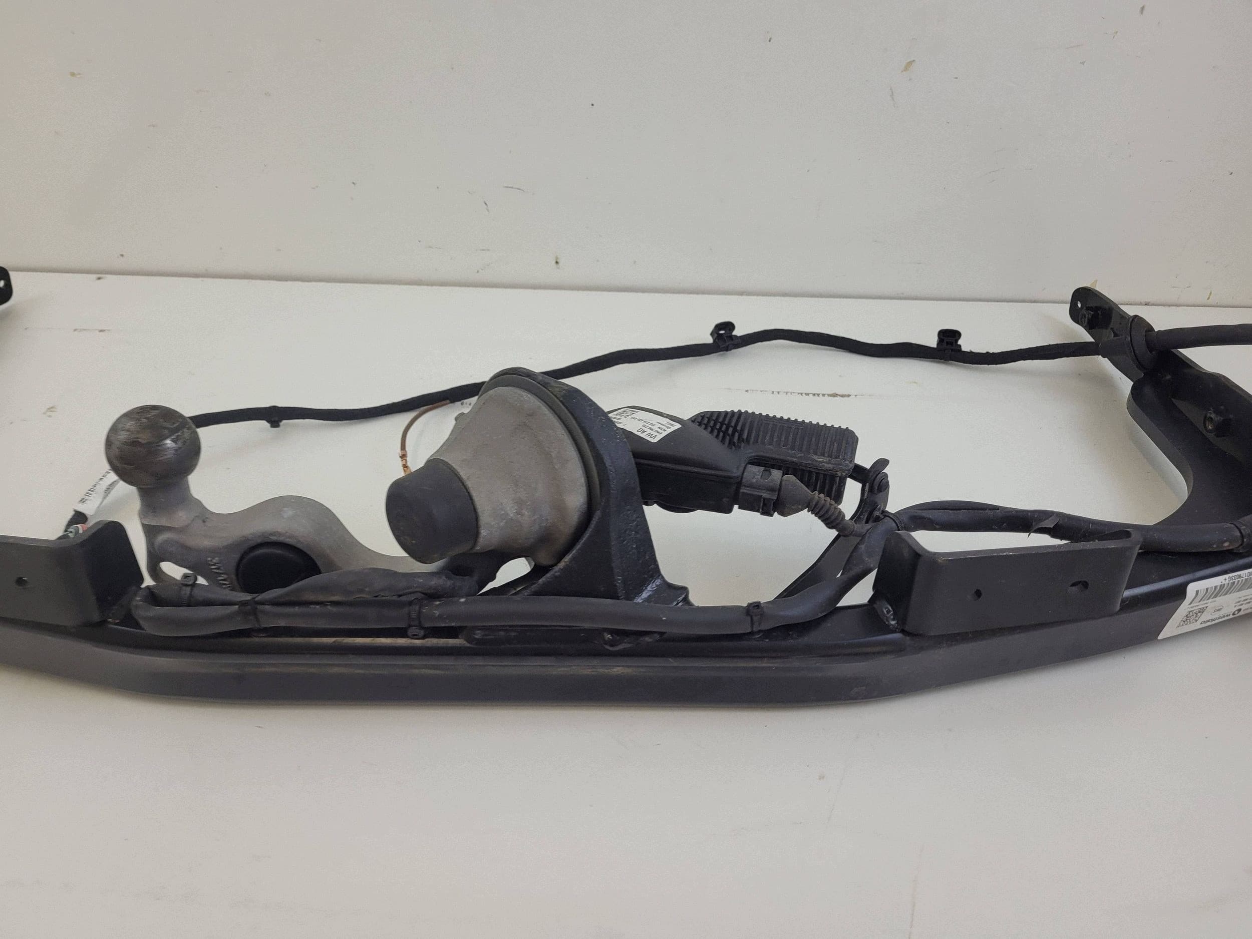 Barra de remolque para VW Passat B9 Familiar 3J0803881A usado 5