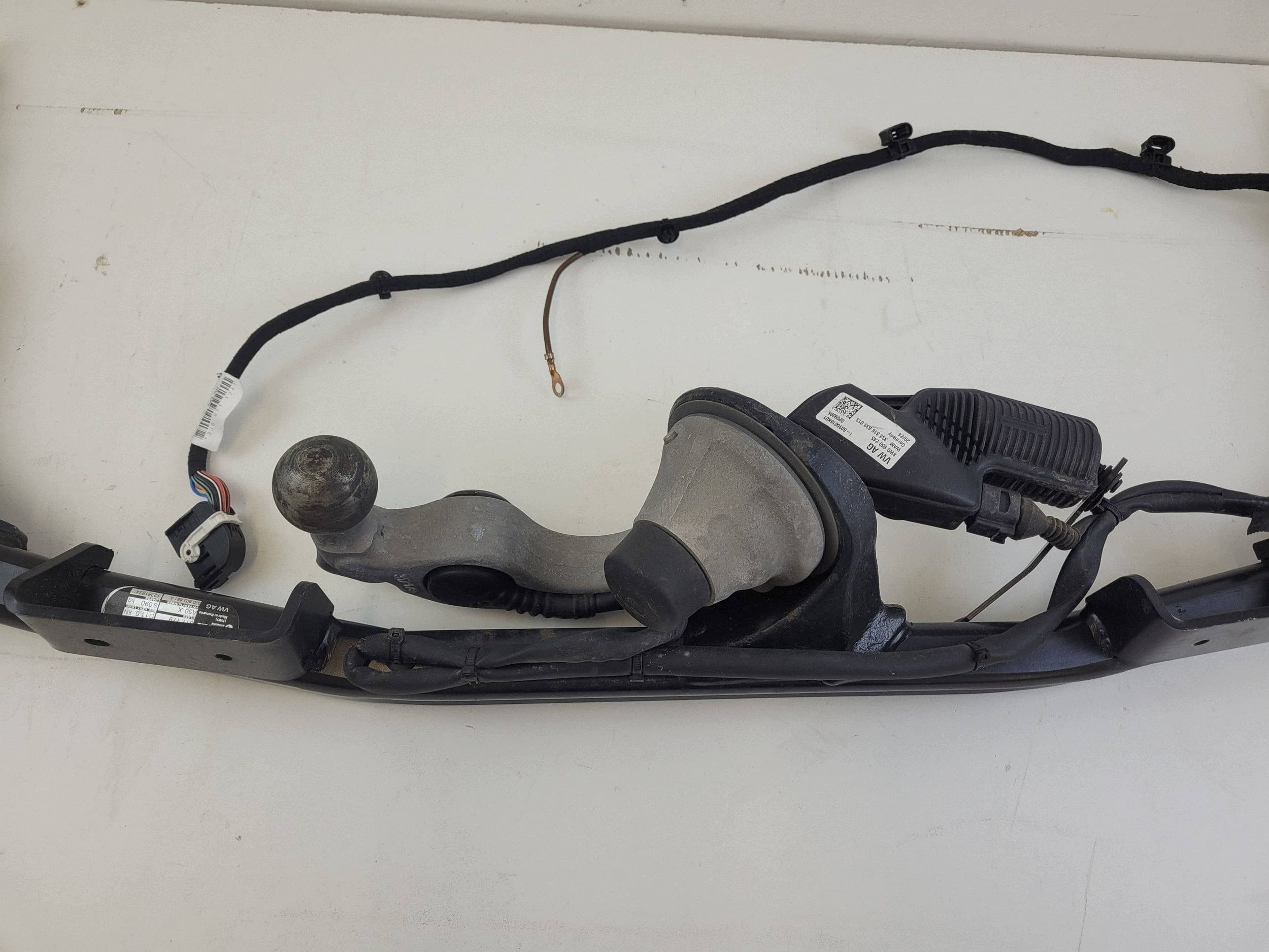 Barra de remolque para VW Passat B9 Familiar 3J0803881A usado 7