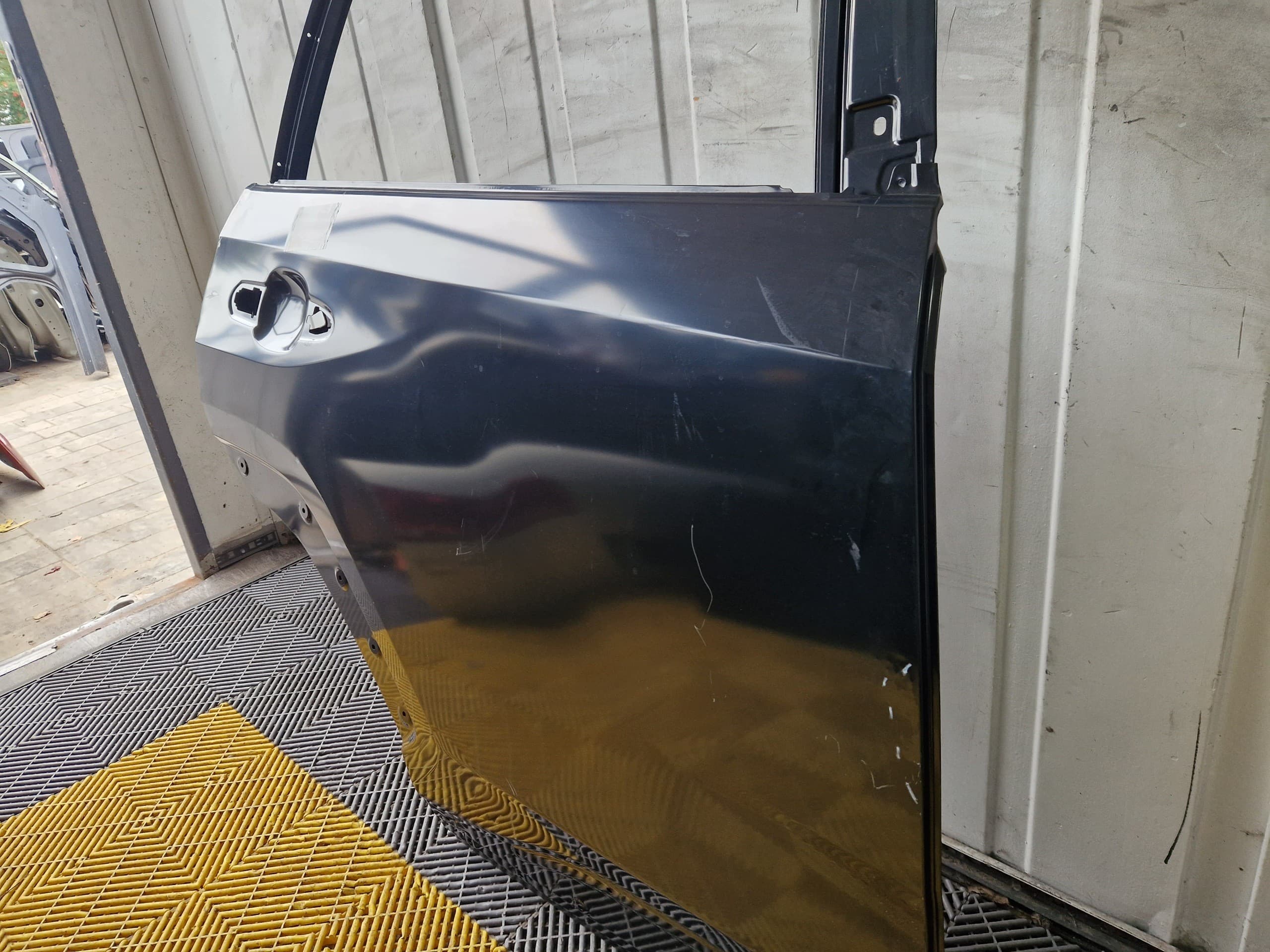 Puerta Trasera Derecha - Toyota RAV4 V - Modelos 2018 a 2025 nuevo 3