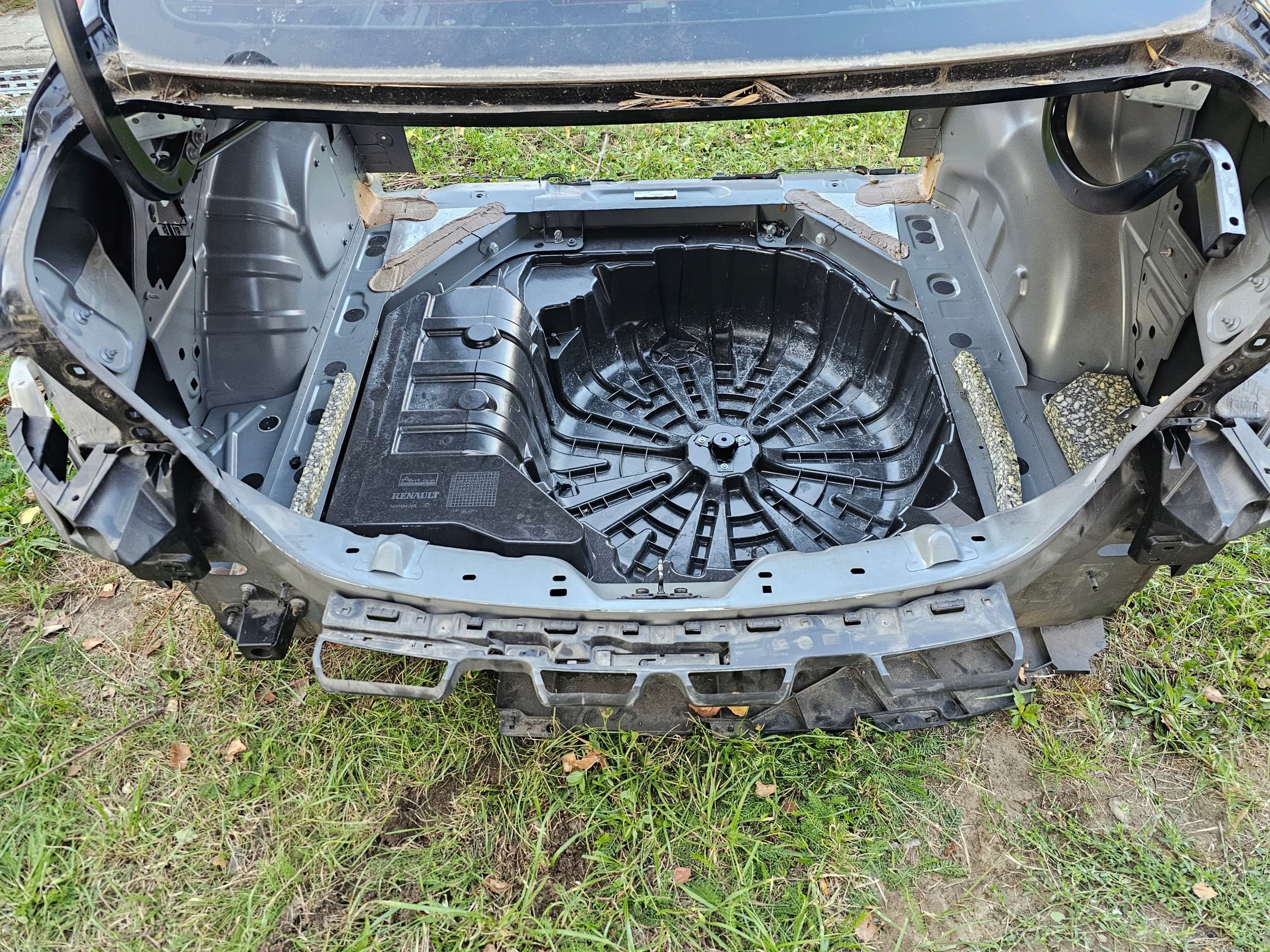 Renault Megane IV Sedán panel trasero con bandeja usado