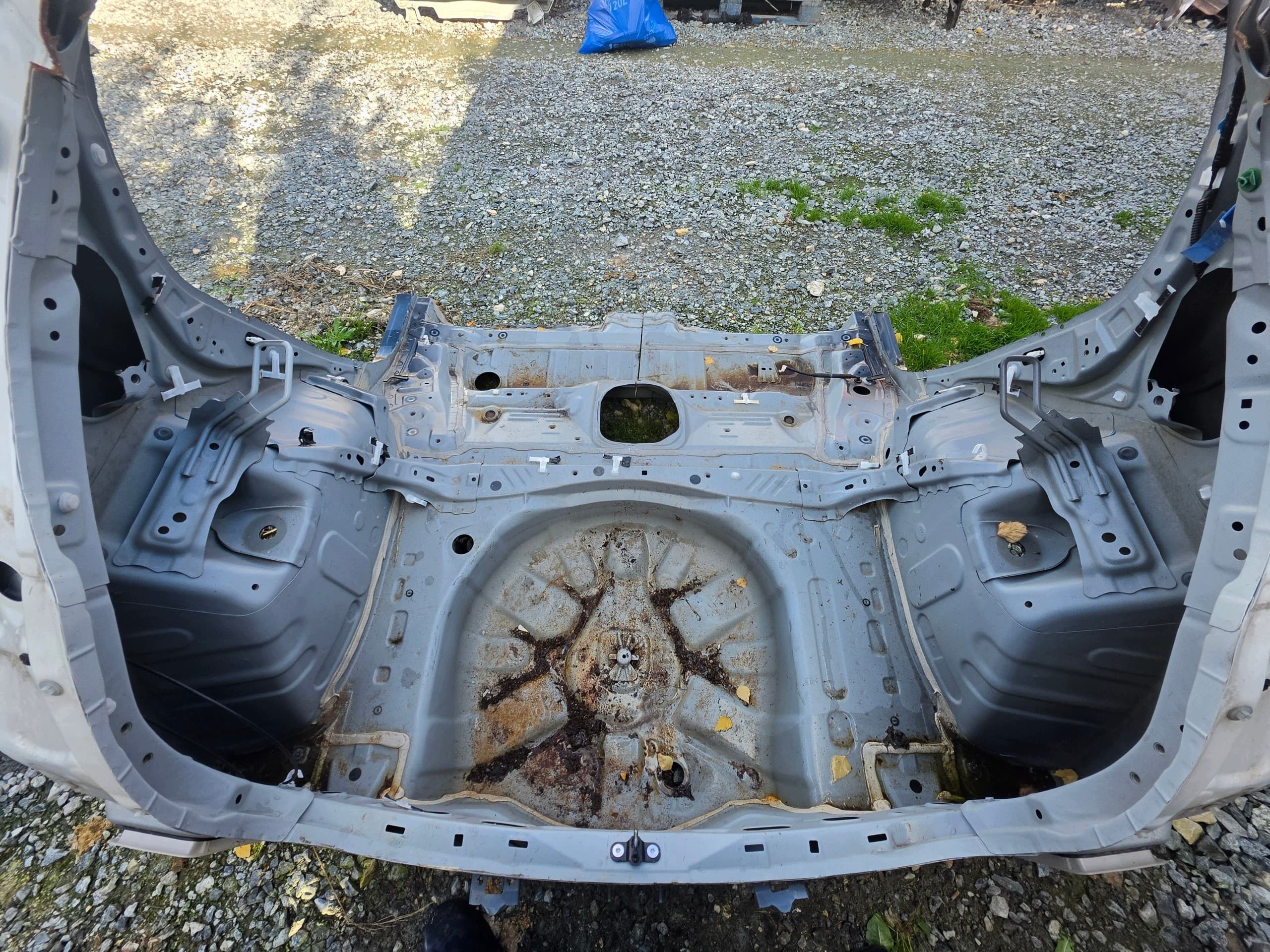 Panel Trasero Lateral Derecho Completo para Toyota Yaris IV usado 4
