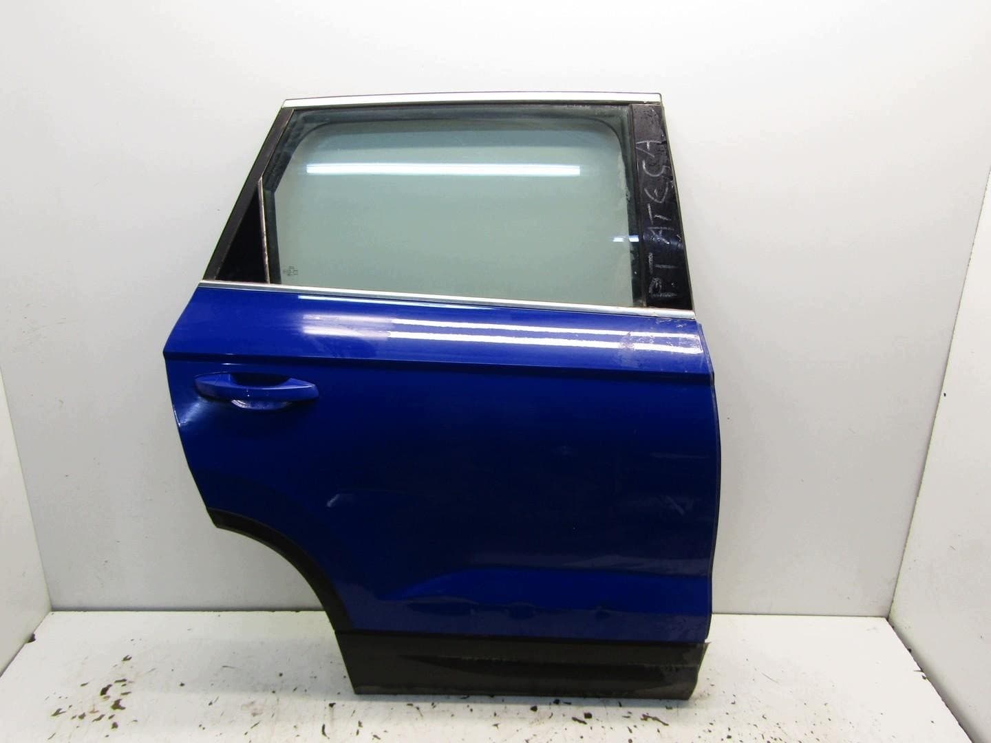 Puerta trasera derecha para Seat Ateca (modelo LV5F) 1529 usado