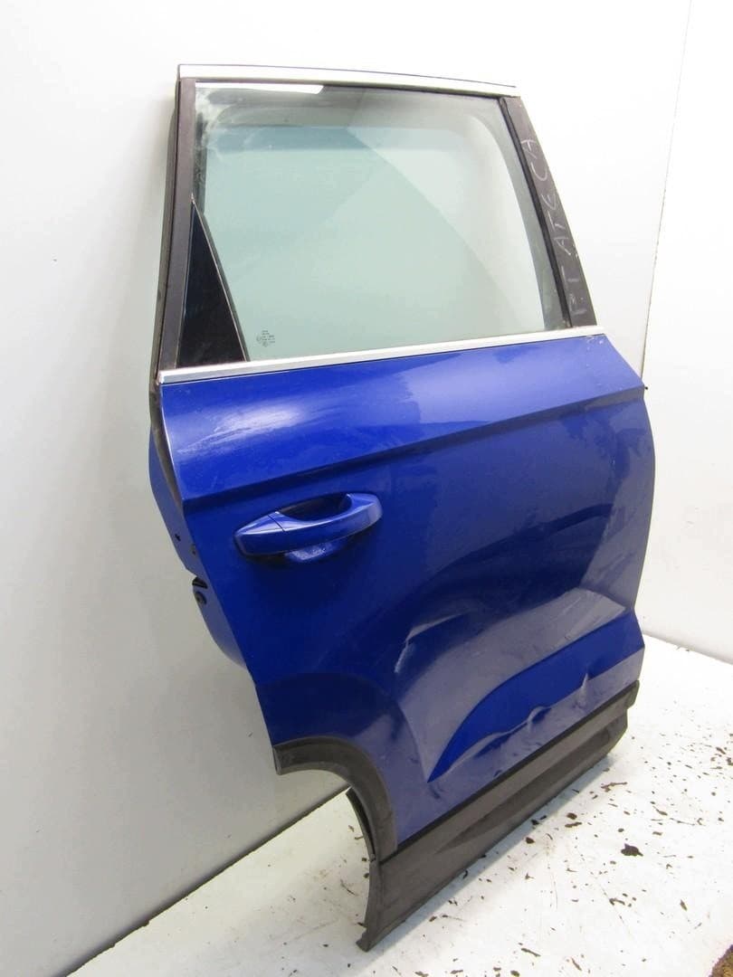 Puerta trasera derecha para Seat Ateca (modelo LV5F) 1529 usado 2