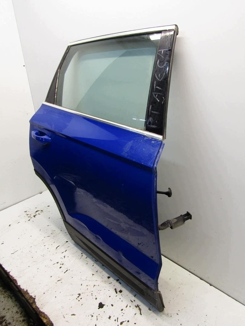 Puerta trasera derecha para Seat Ateca (modelo LV5F) 1529 usado 3