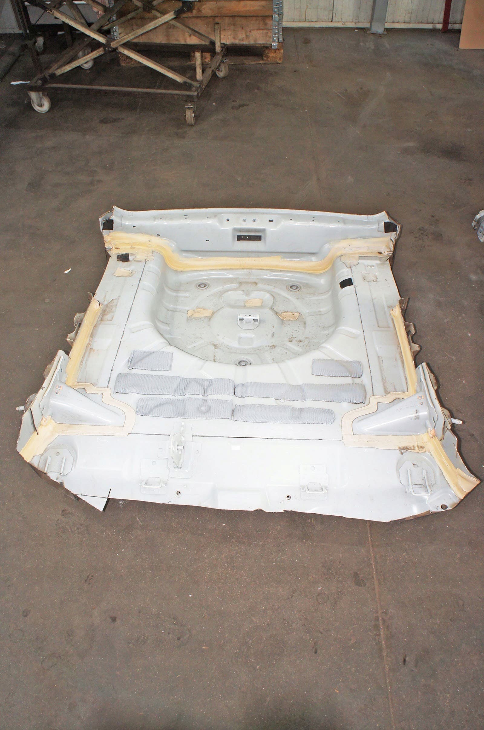 Parachoques Trasero WE345 para Ford Focus Mk4 Familiar usado 2