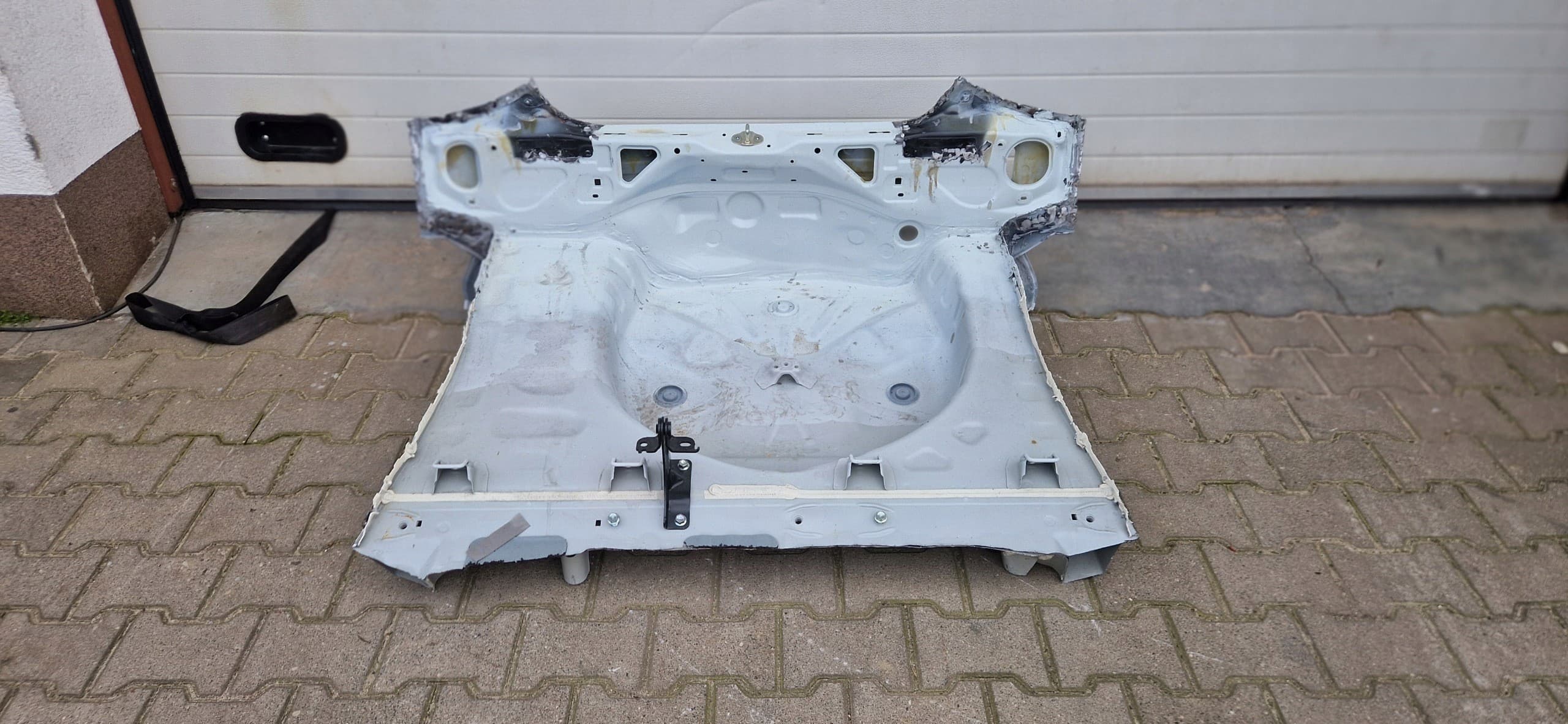 Panel trasero del suelo del maletero para Suzuki Swift Mk9 usado 3