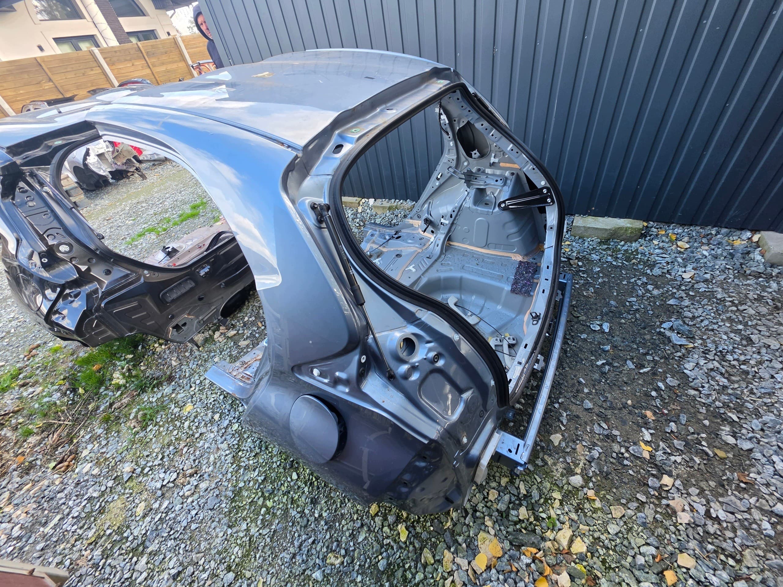 Panel trasero izquierdo para Toyota Yaris IV 2020-2027 usado